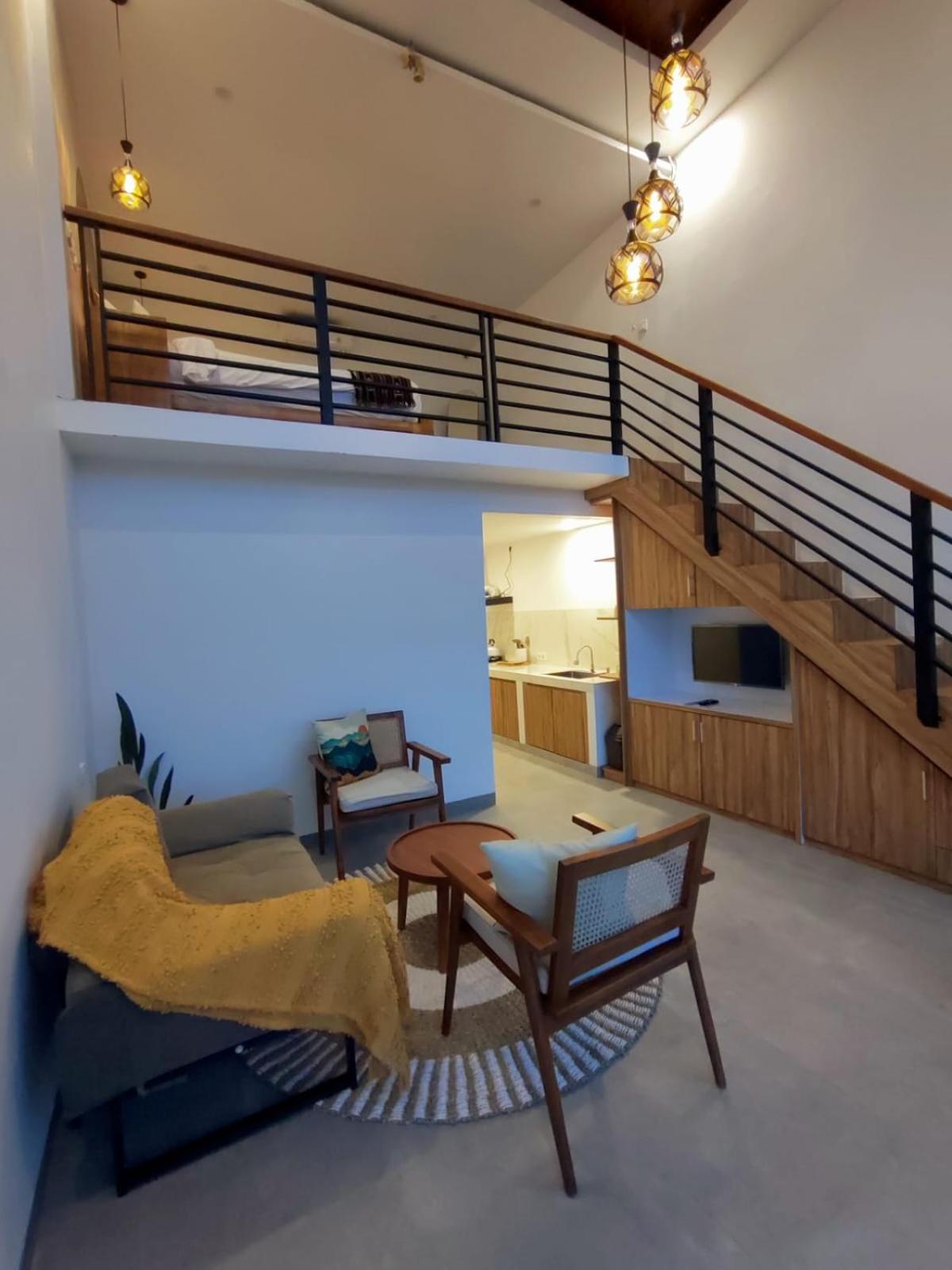 Loft - Photo 2