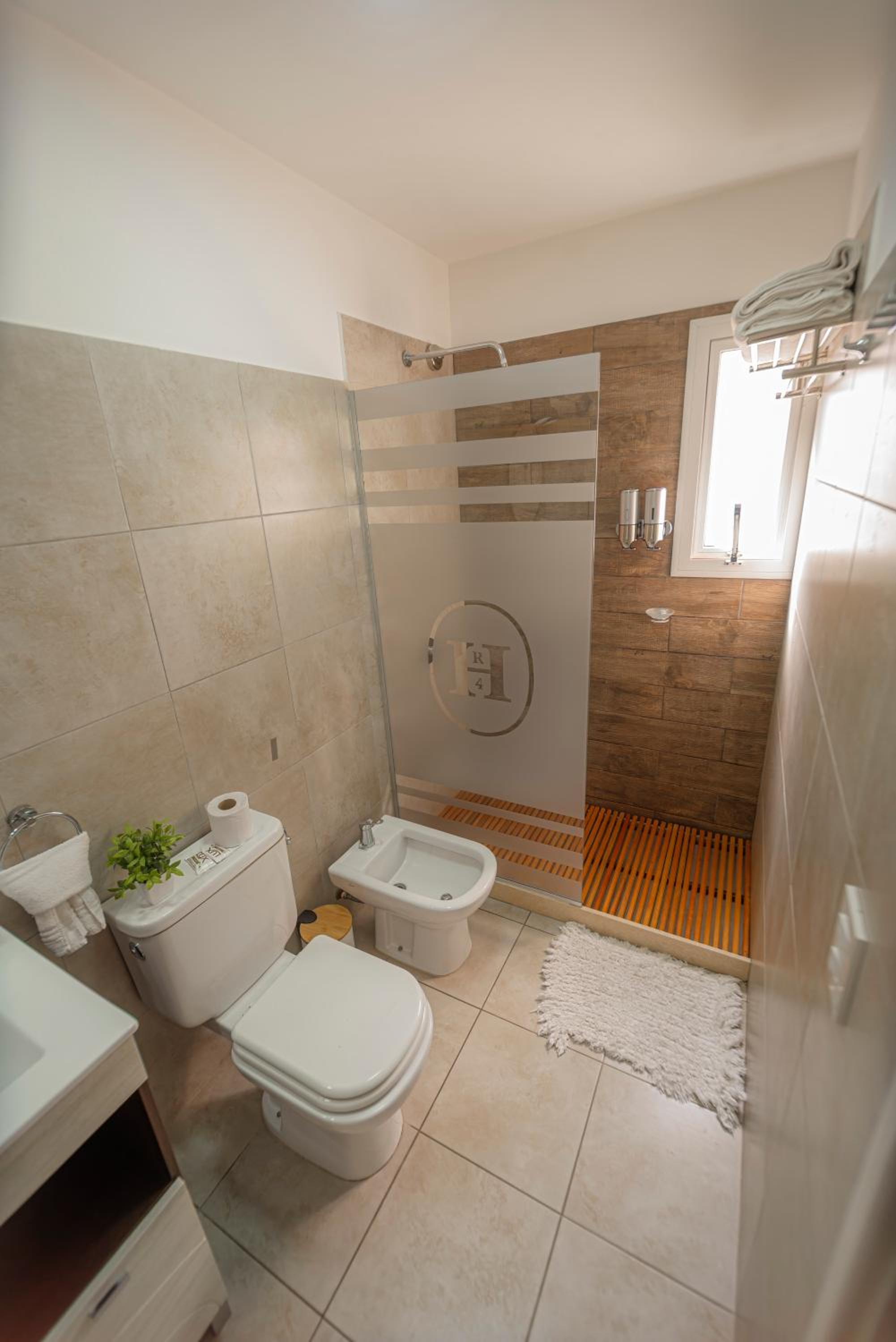 One-Bedroom Apartment with Balcony photo 1