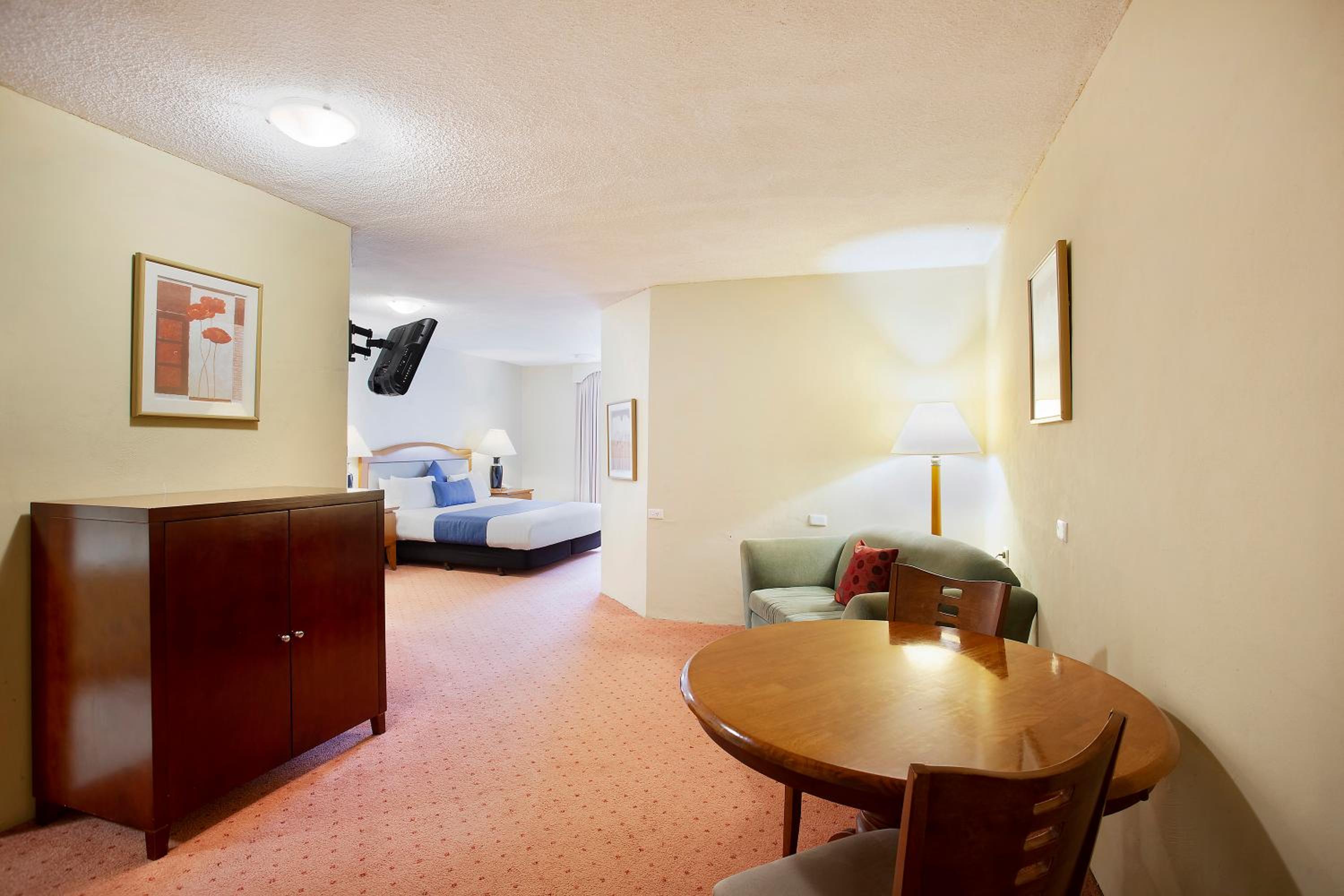 King Room with Spa Bath - Photo 3