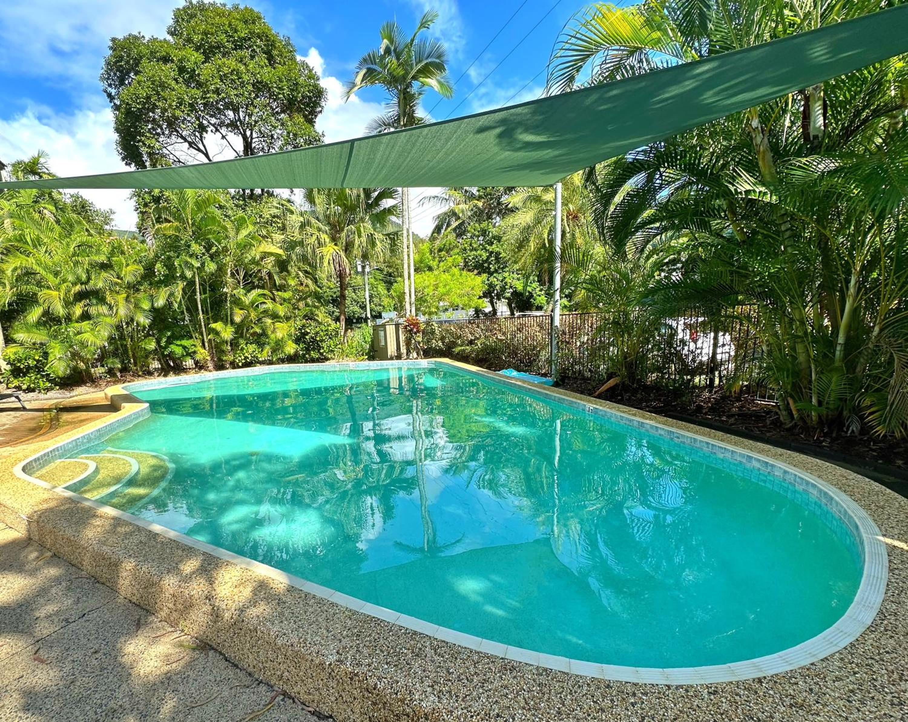 Three-Bedroom Apartment with Balcony photo 3