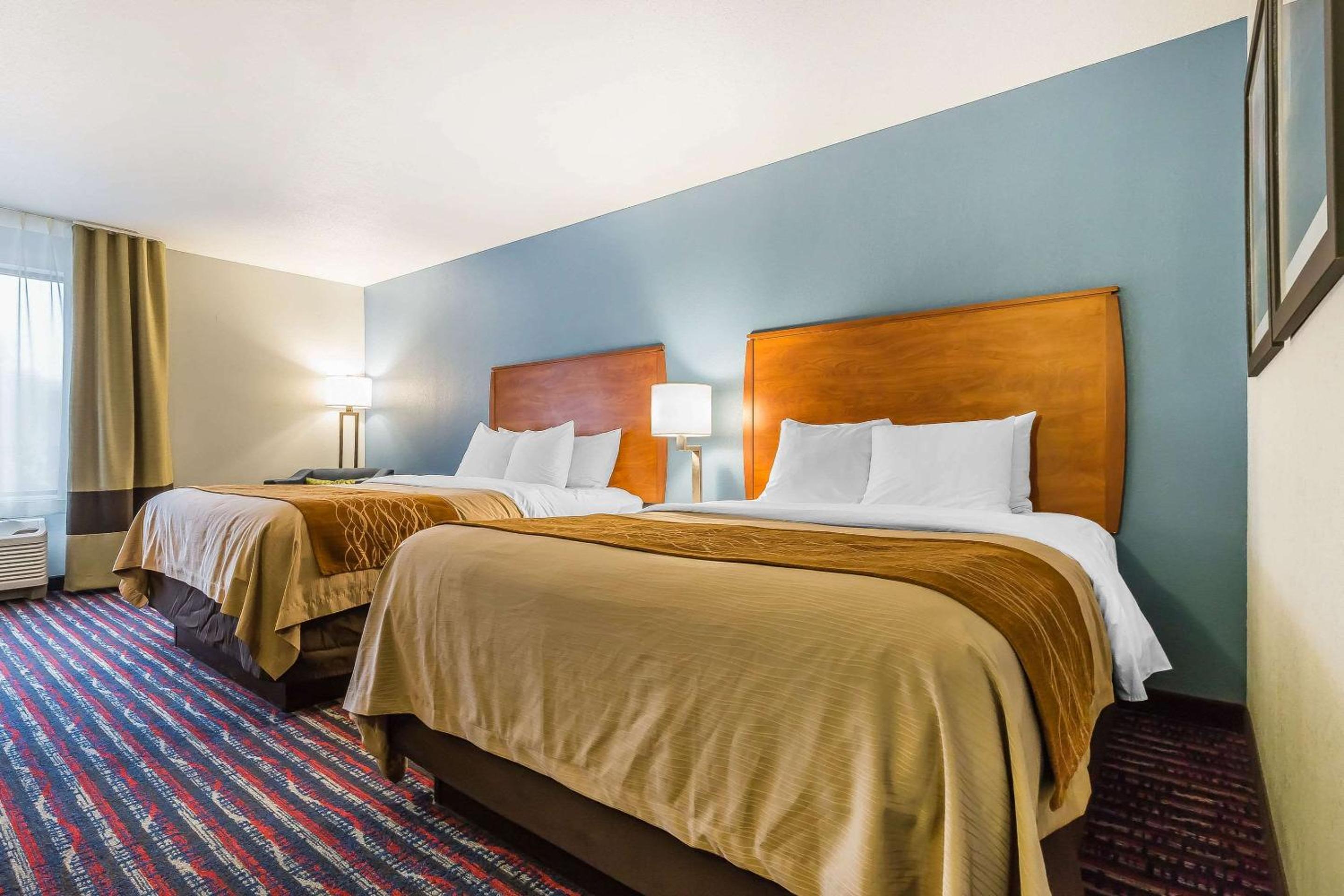 Queen Room with Two Queen Beds - Accessible/Non-Smoking  photo 2