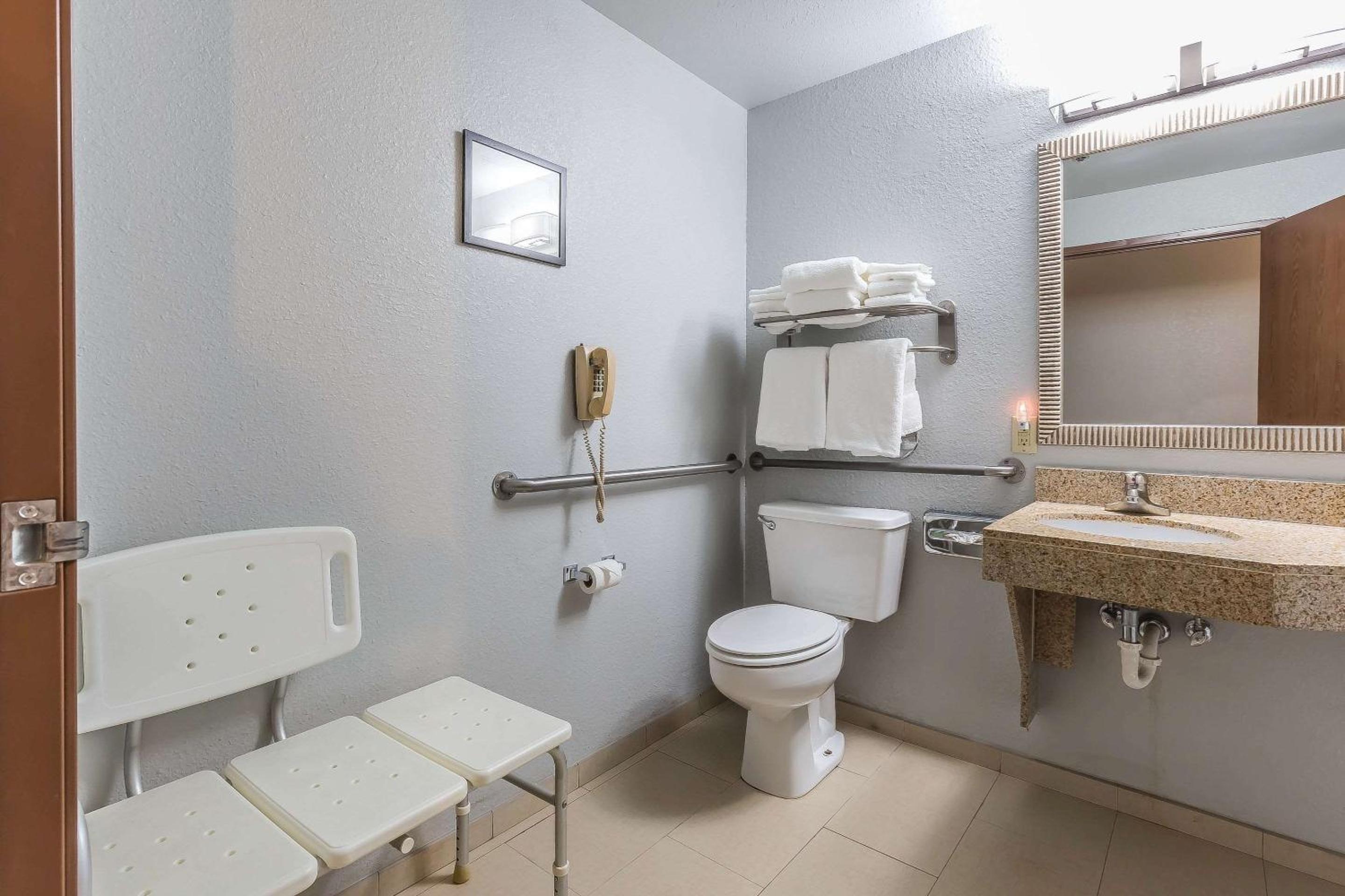 King Room - Accessible/Non-Smoking - Photo 3