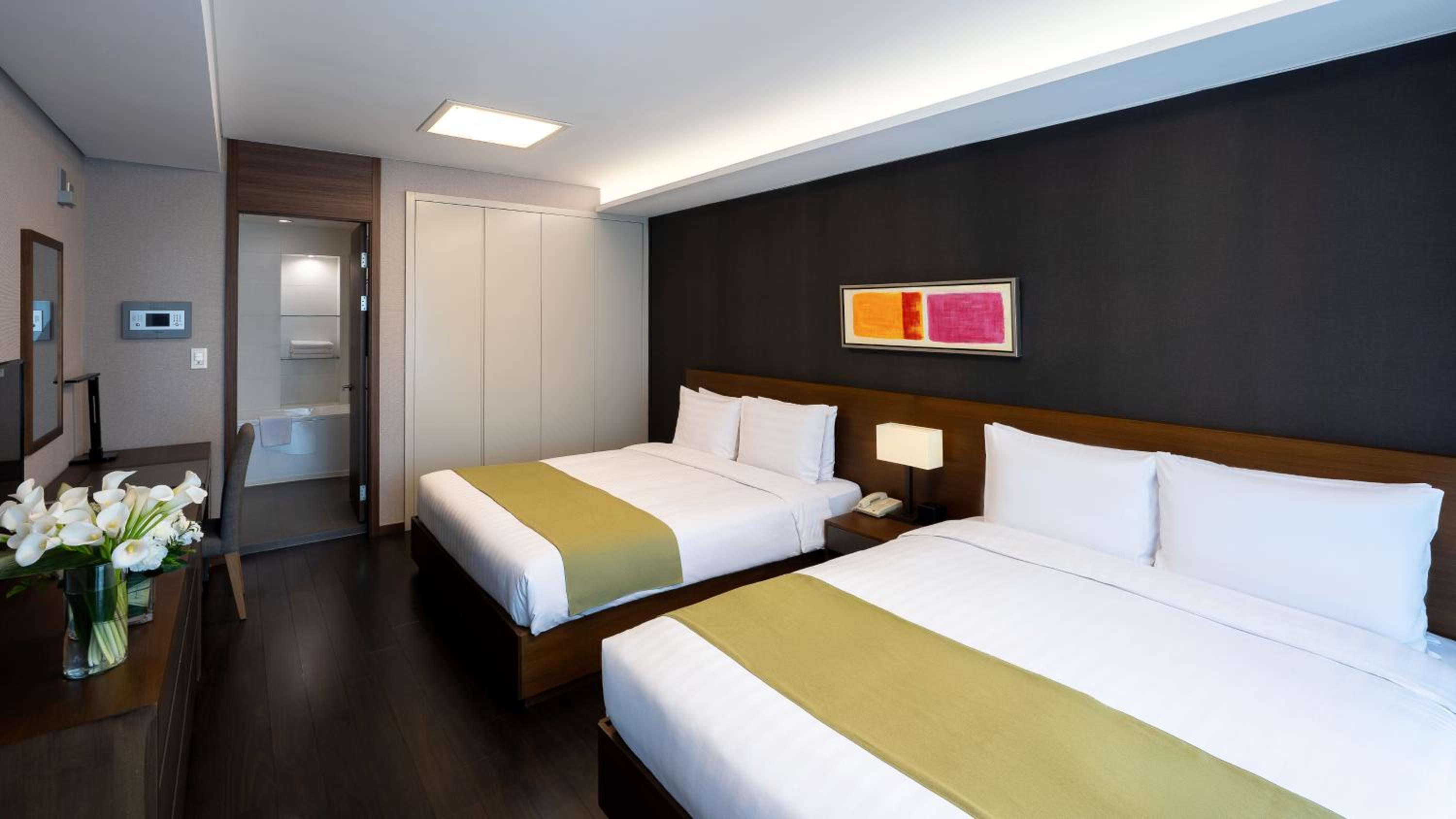 One-Bedroom Family Apartment - Photo 3