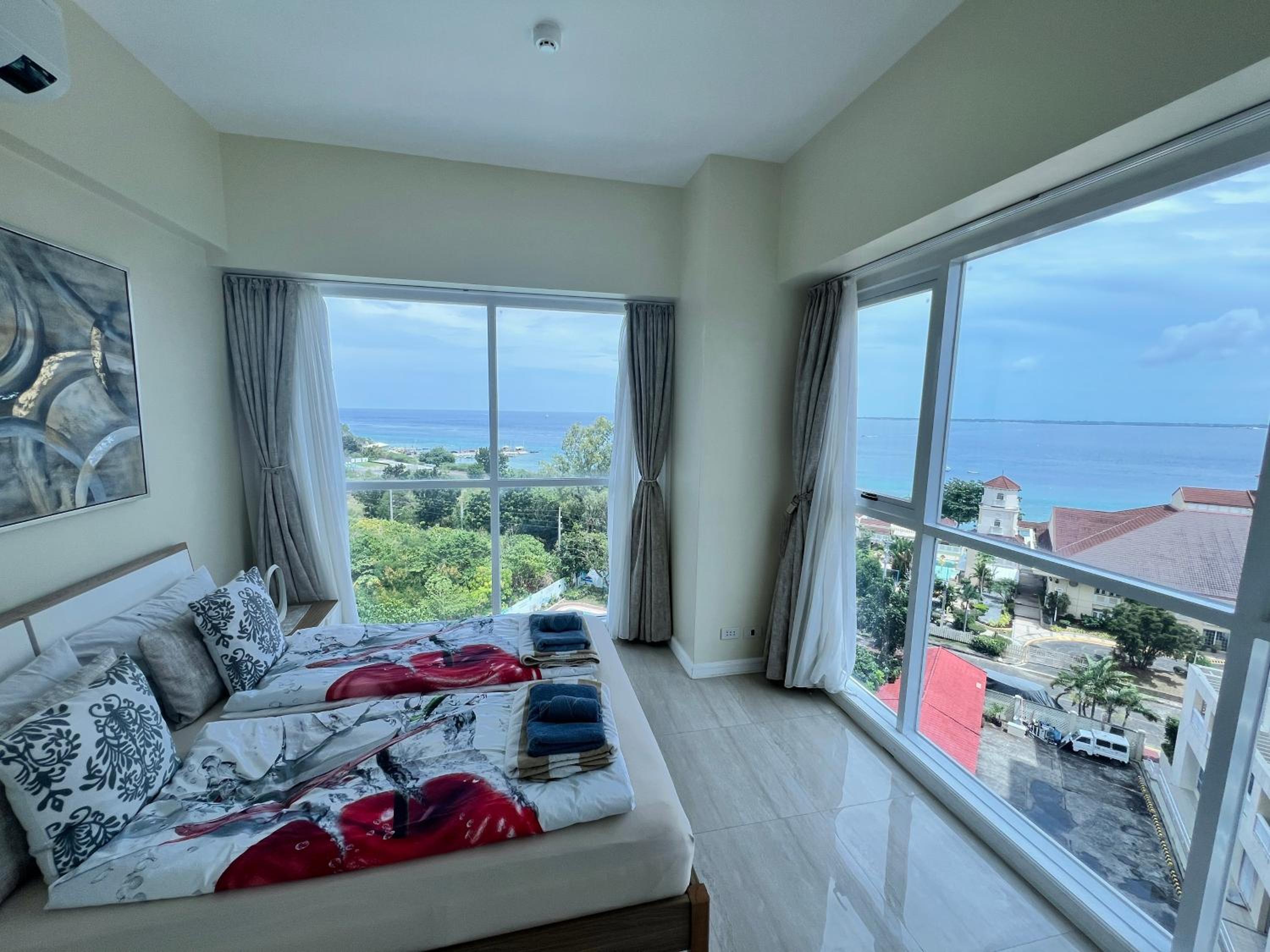 Deluxe Suite with Sea View photo 3