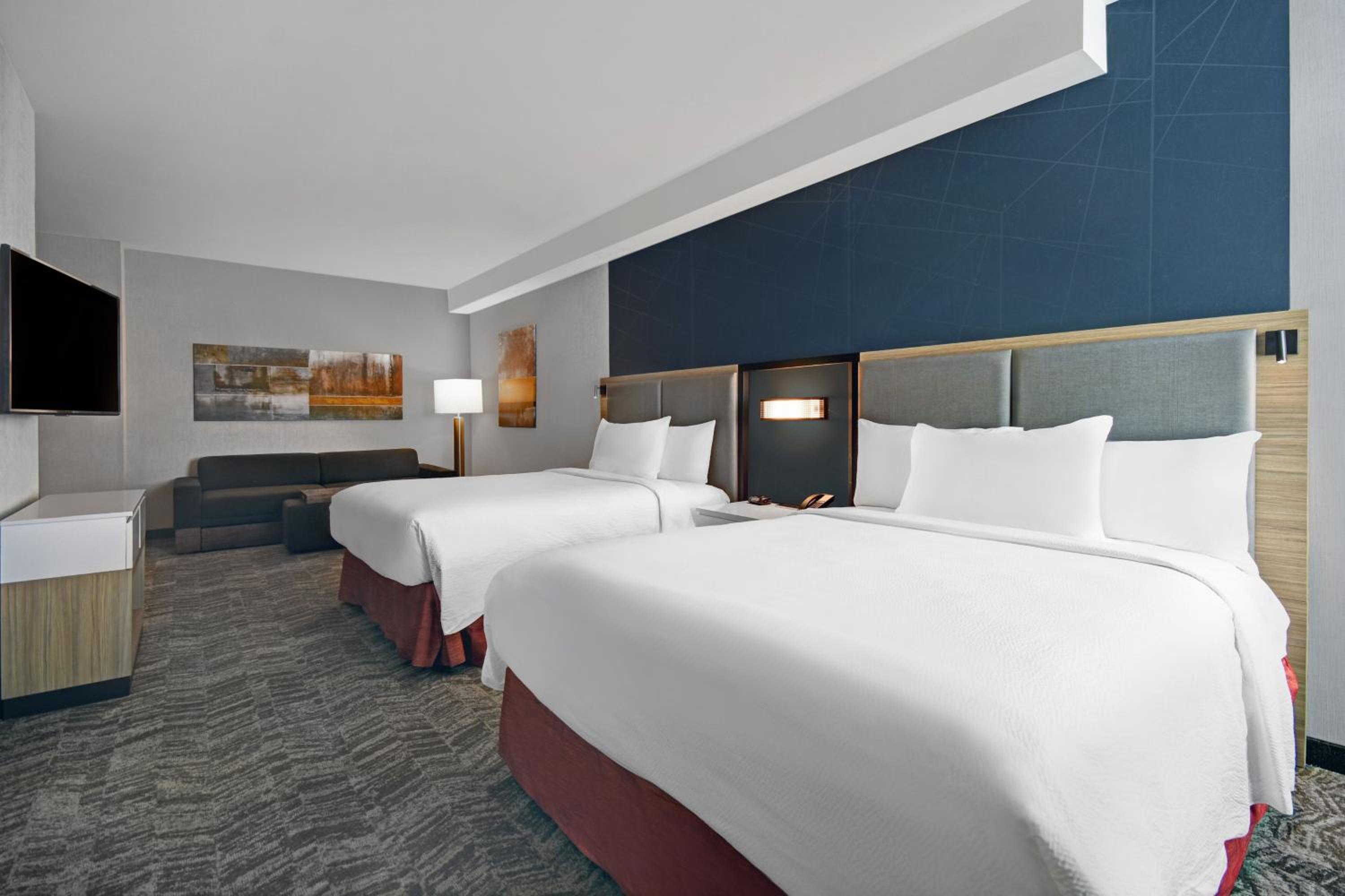 Suite with Two Queen Beds, Sofa Bed and Trundle Bed - Hearing Accessible