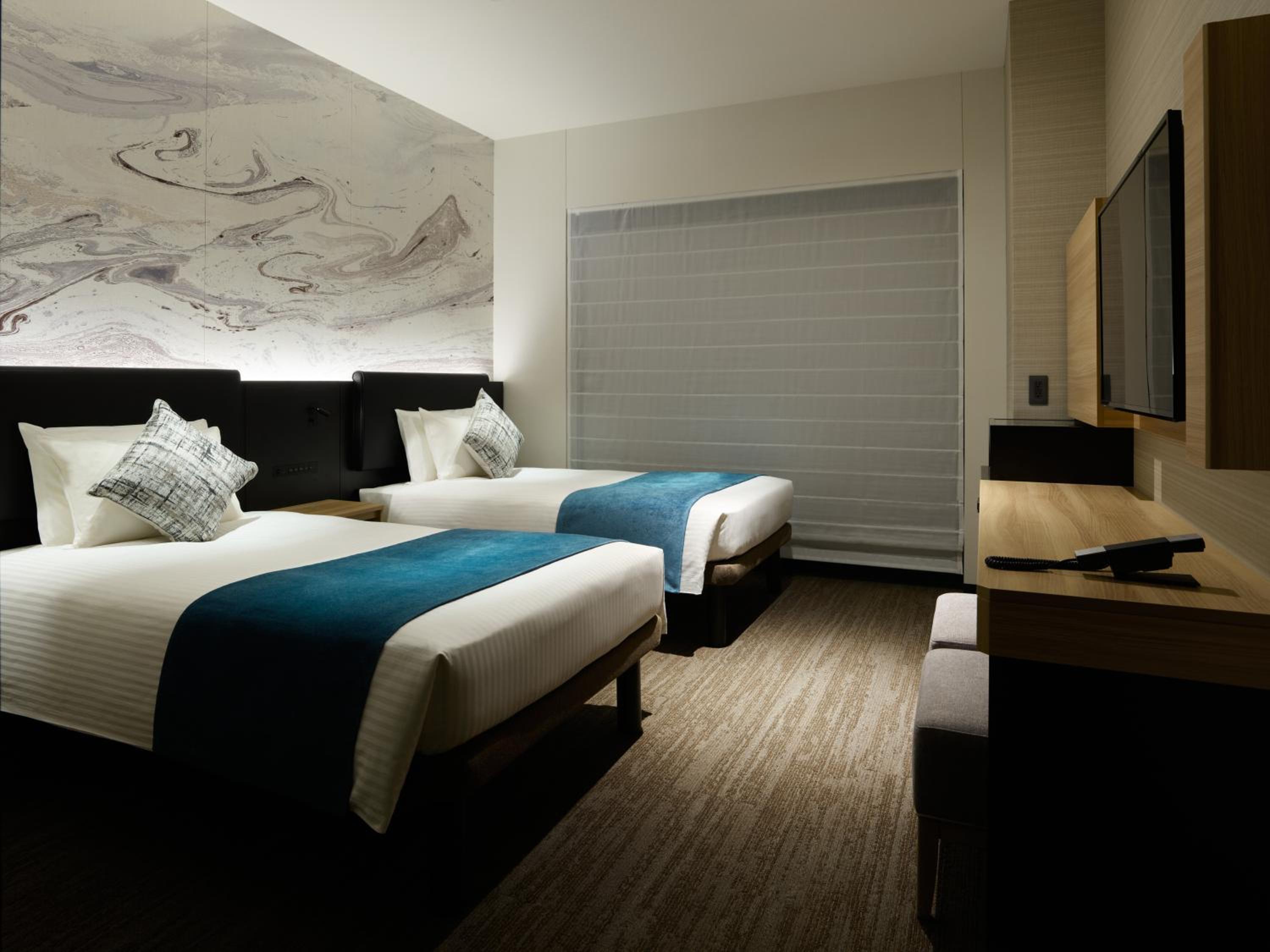 Accessible Twin Room photo 2