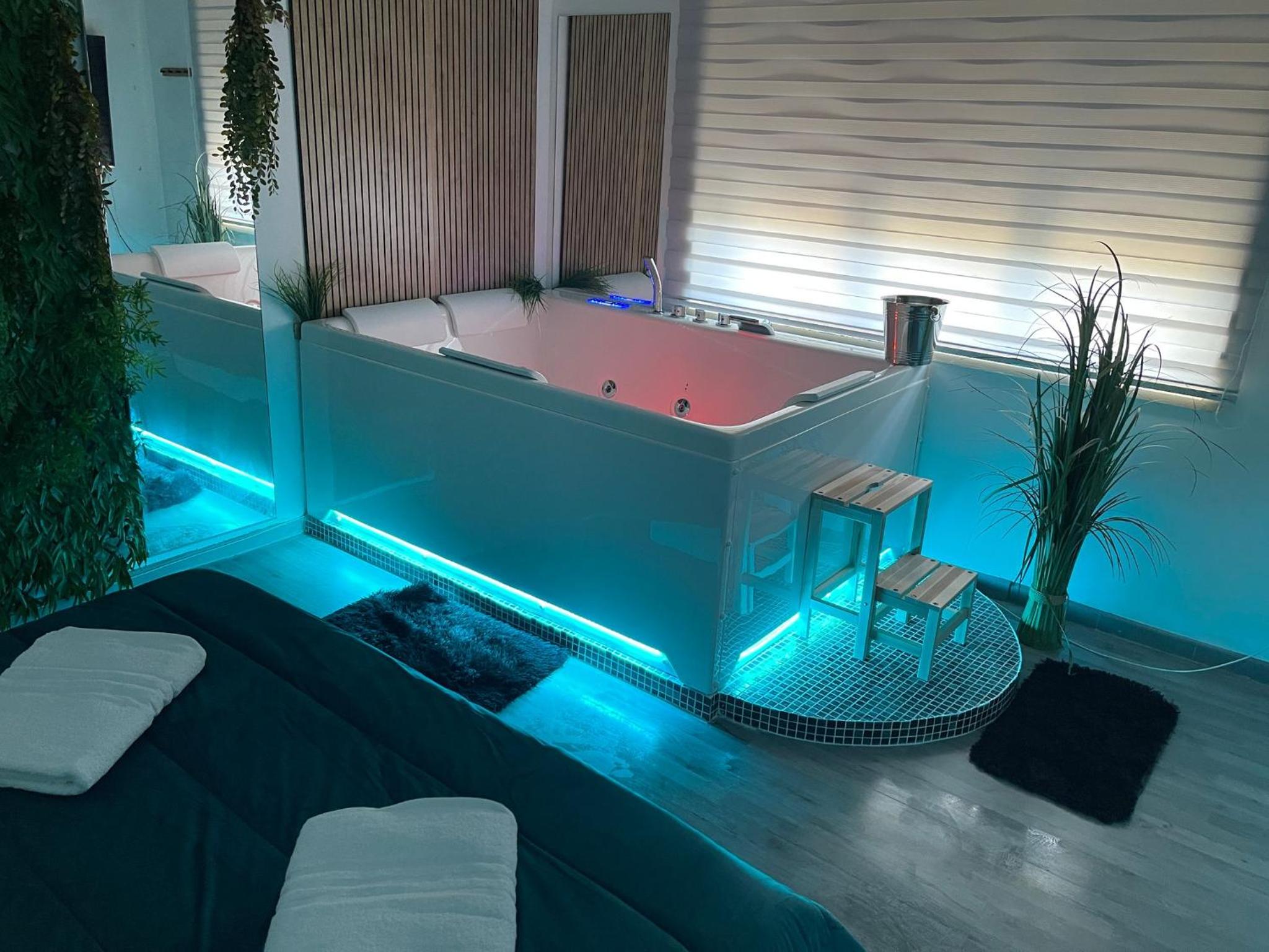 Deluxe Suite with Spa Bath