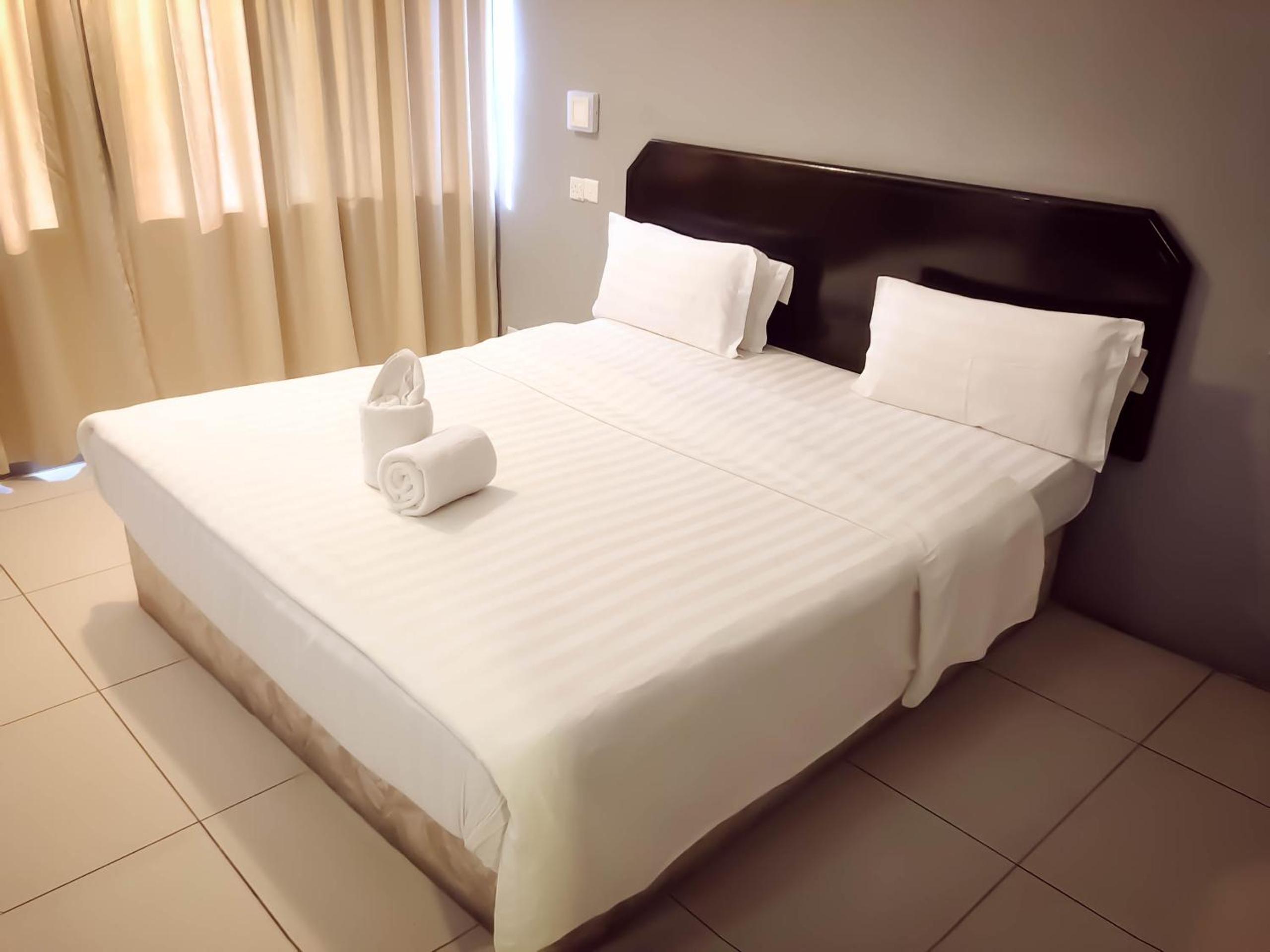 Deluxe King Room - Photo 2