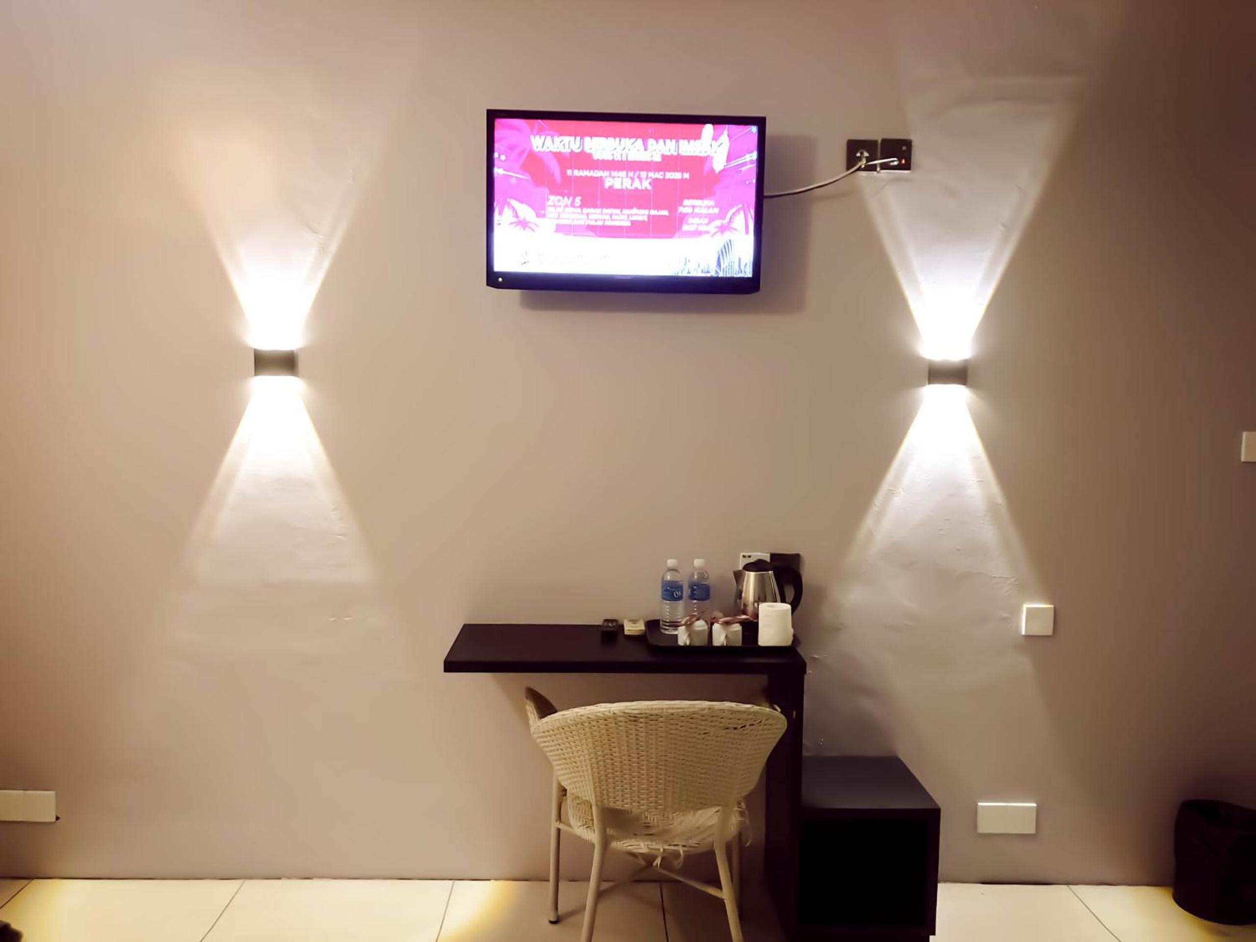 Deluxe Queen Room - Photo 6