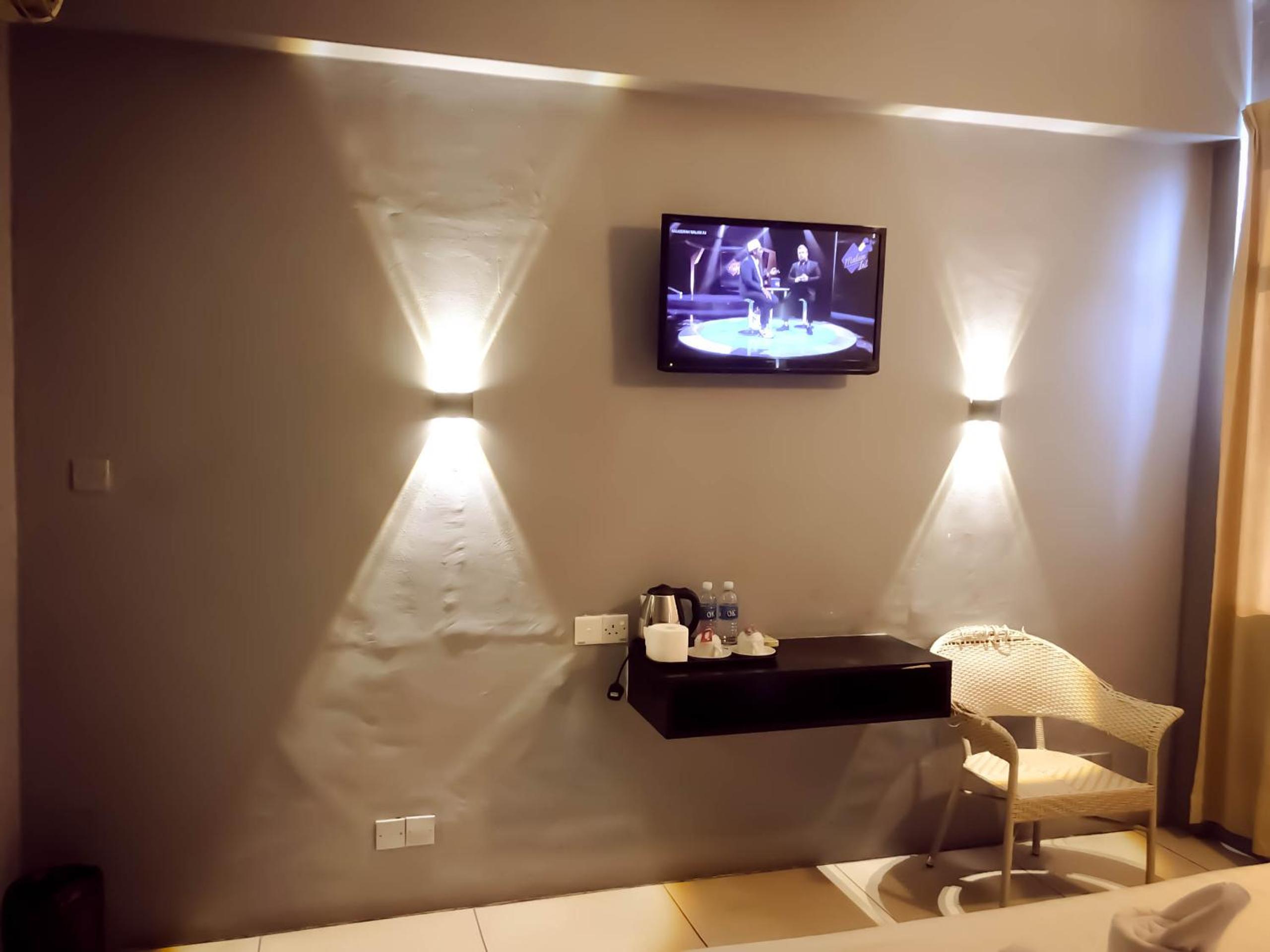 Deluxe Queen Room - Photo 7