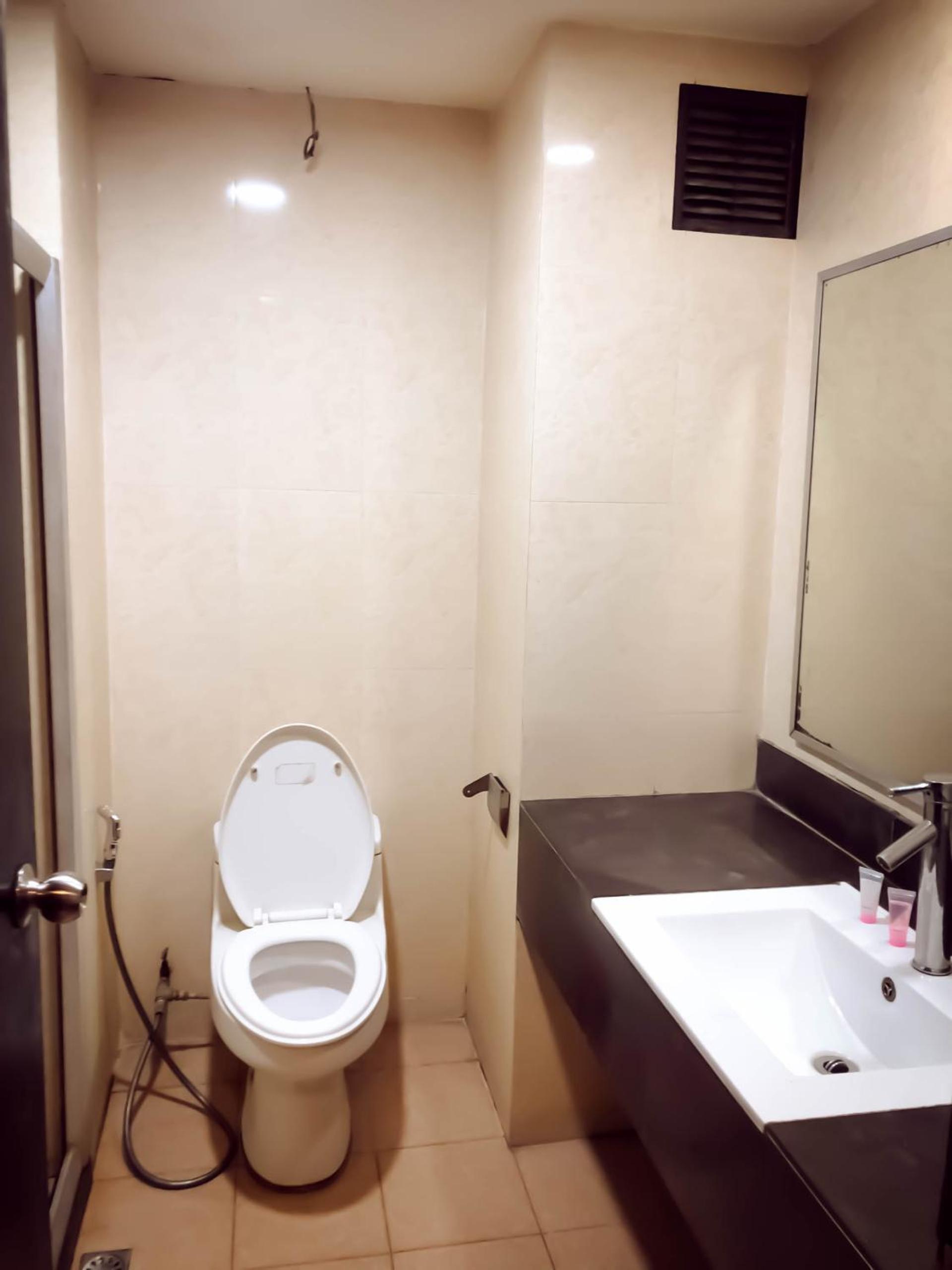 Deluxe Queen Room - Photo 11