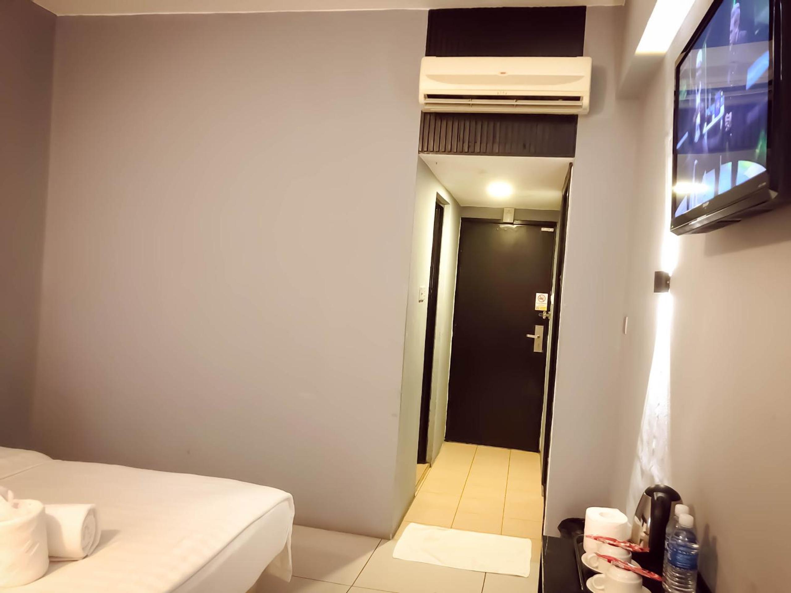 Deluxe King Room - Photo 6