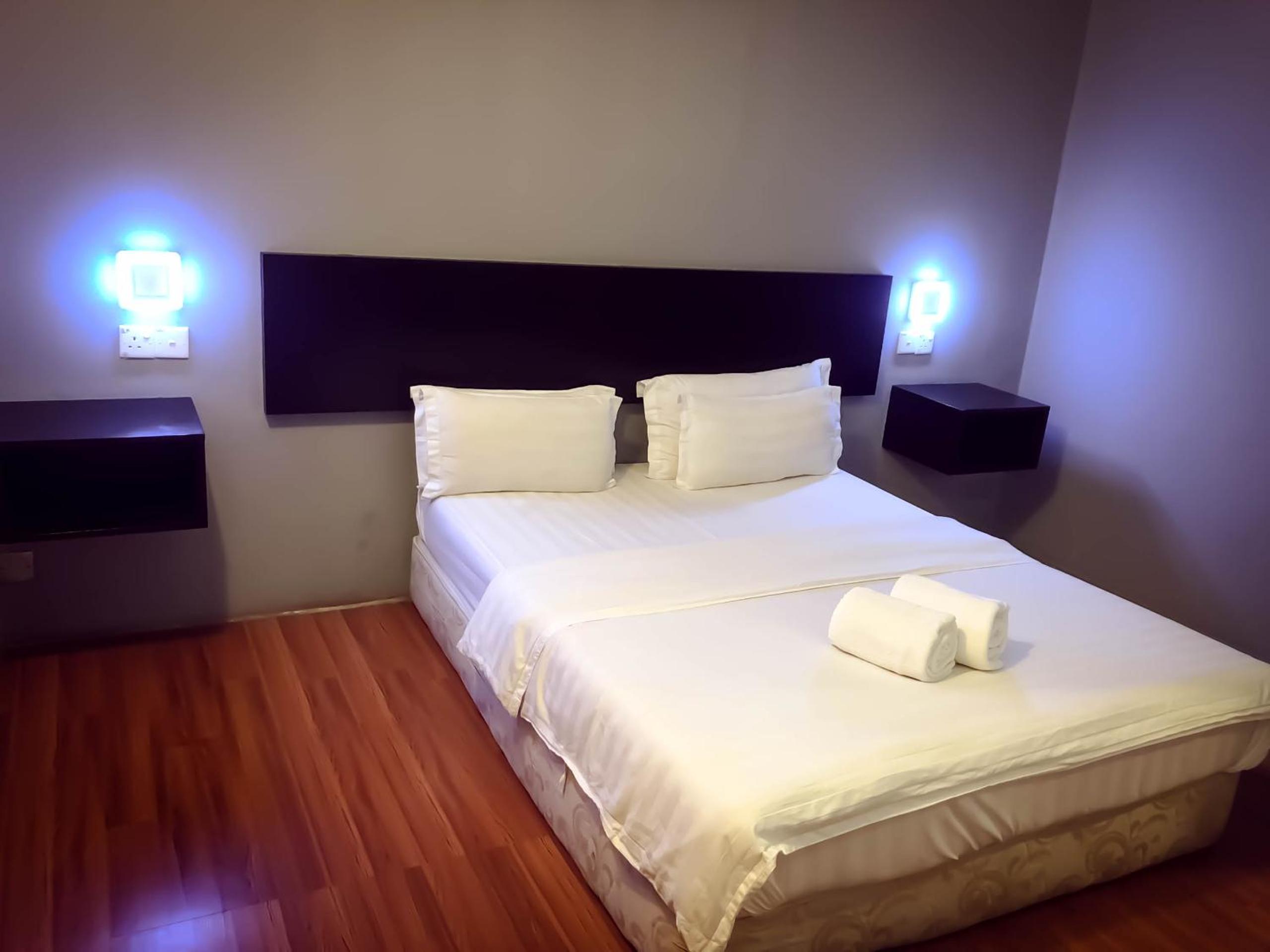 Deluxe King Room - Photo 1