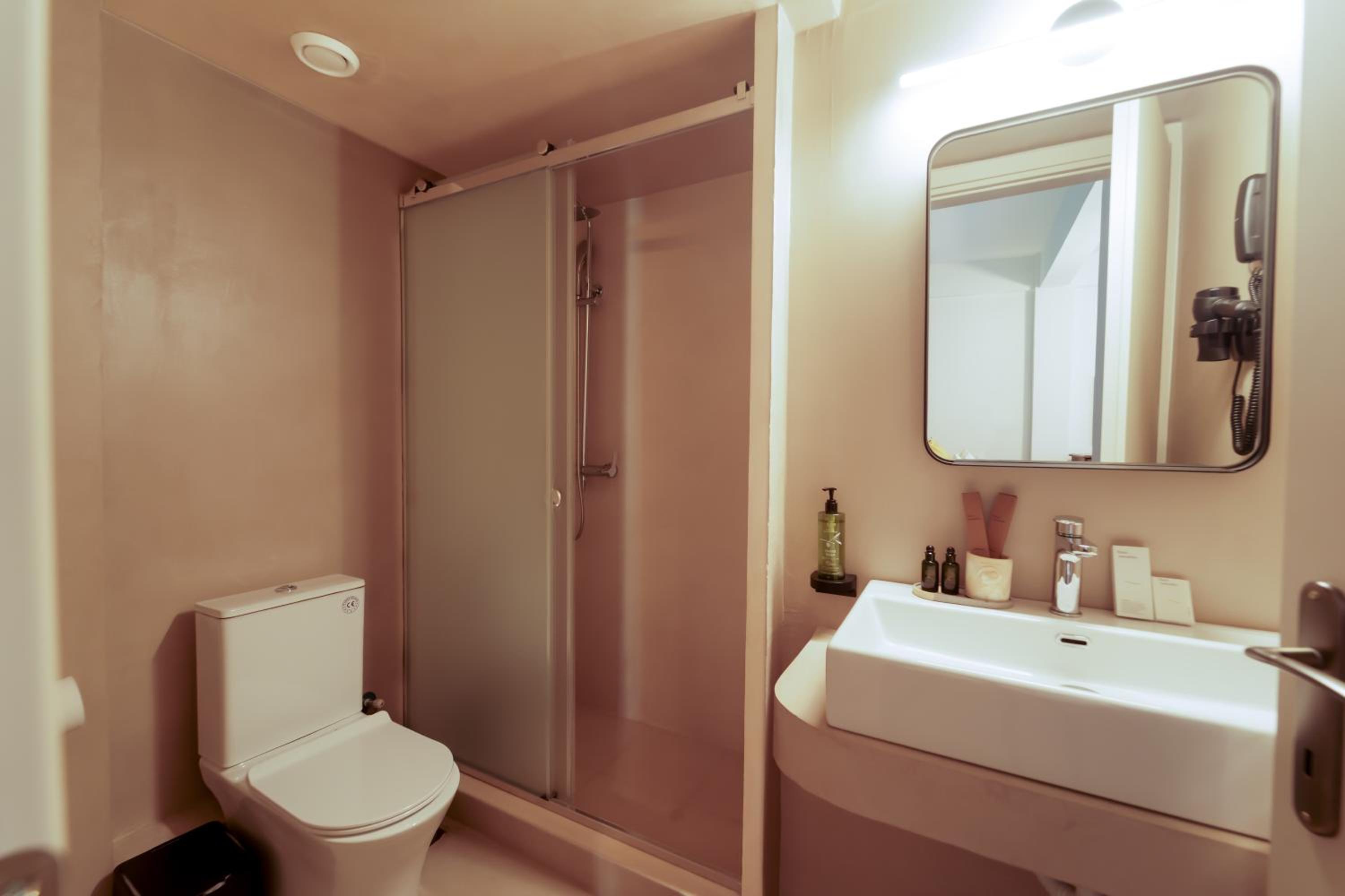 Deluxe Room - Photo 2