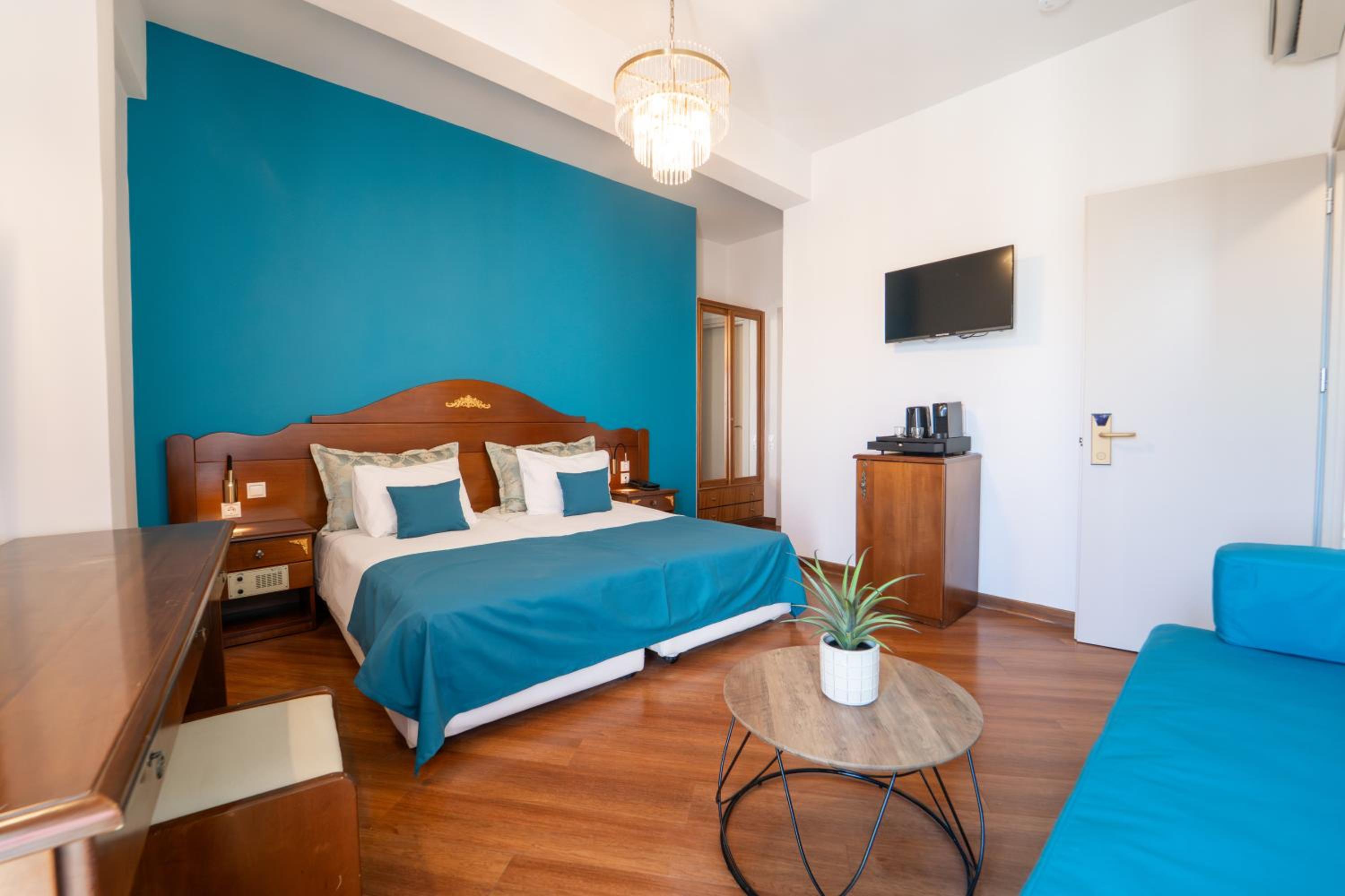 Deluxe Room - Photo 4