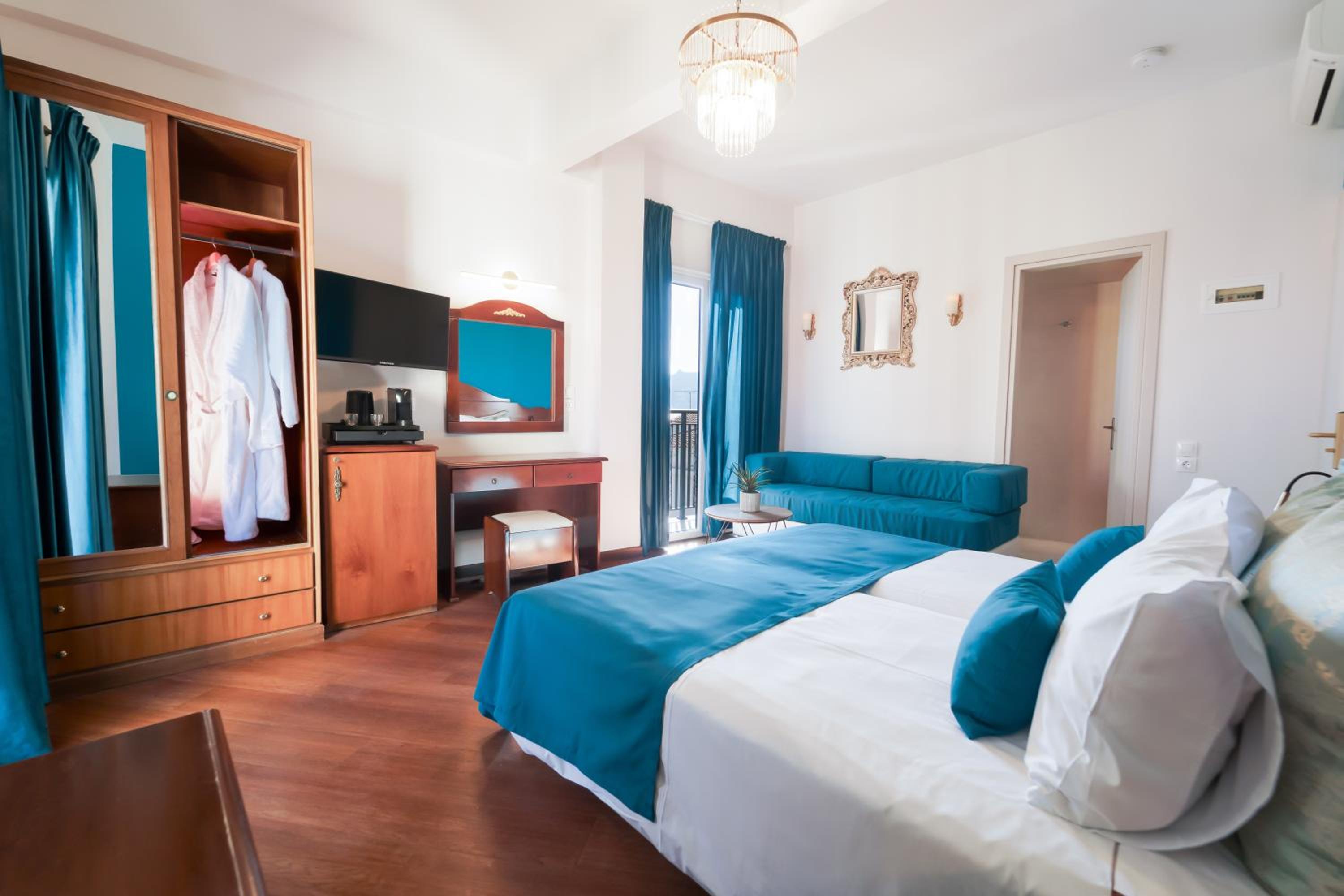 Deluxe Room - Photo 8