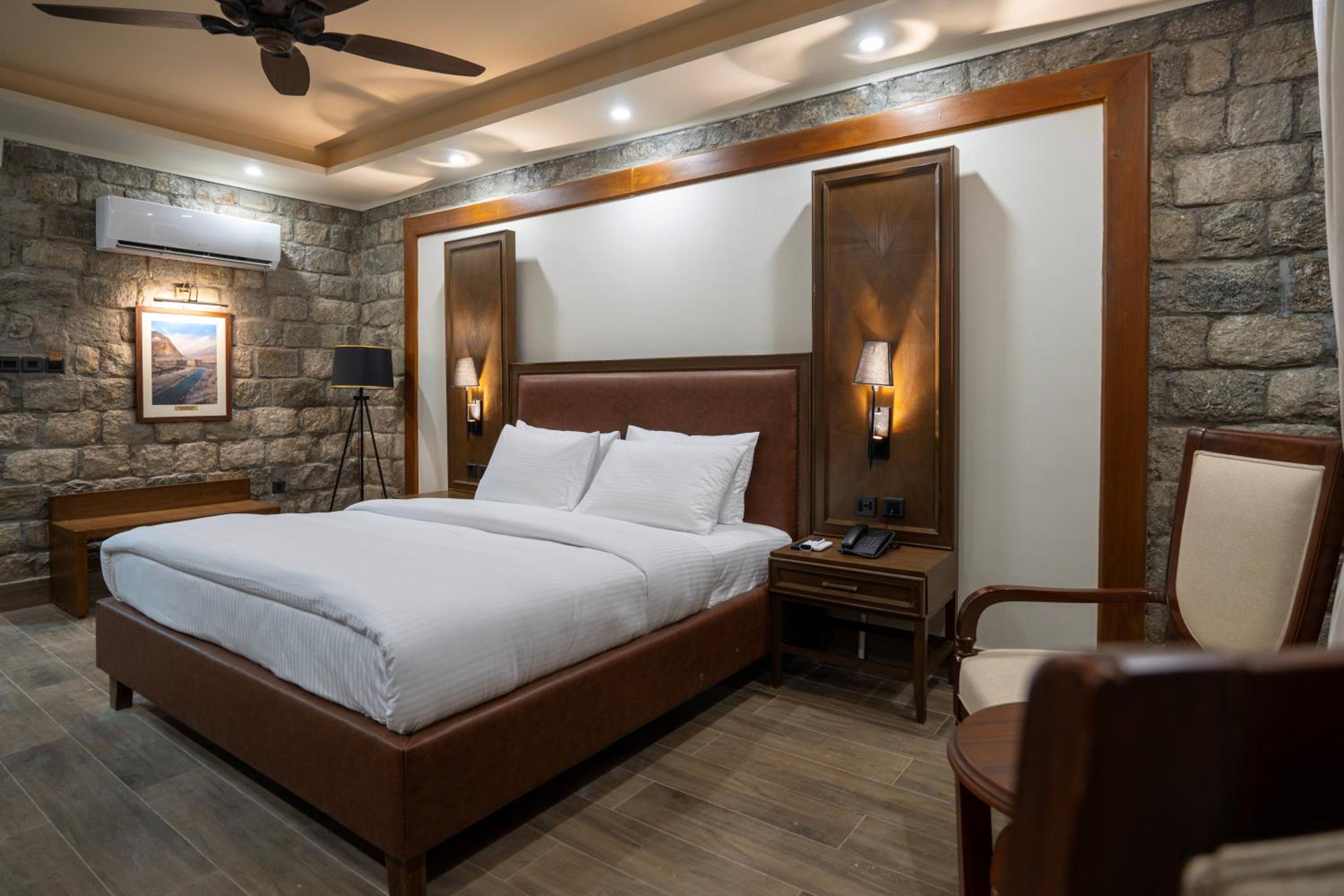 Deluxe Queen Room photo 2