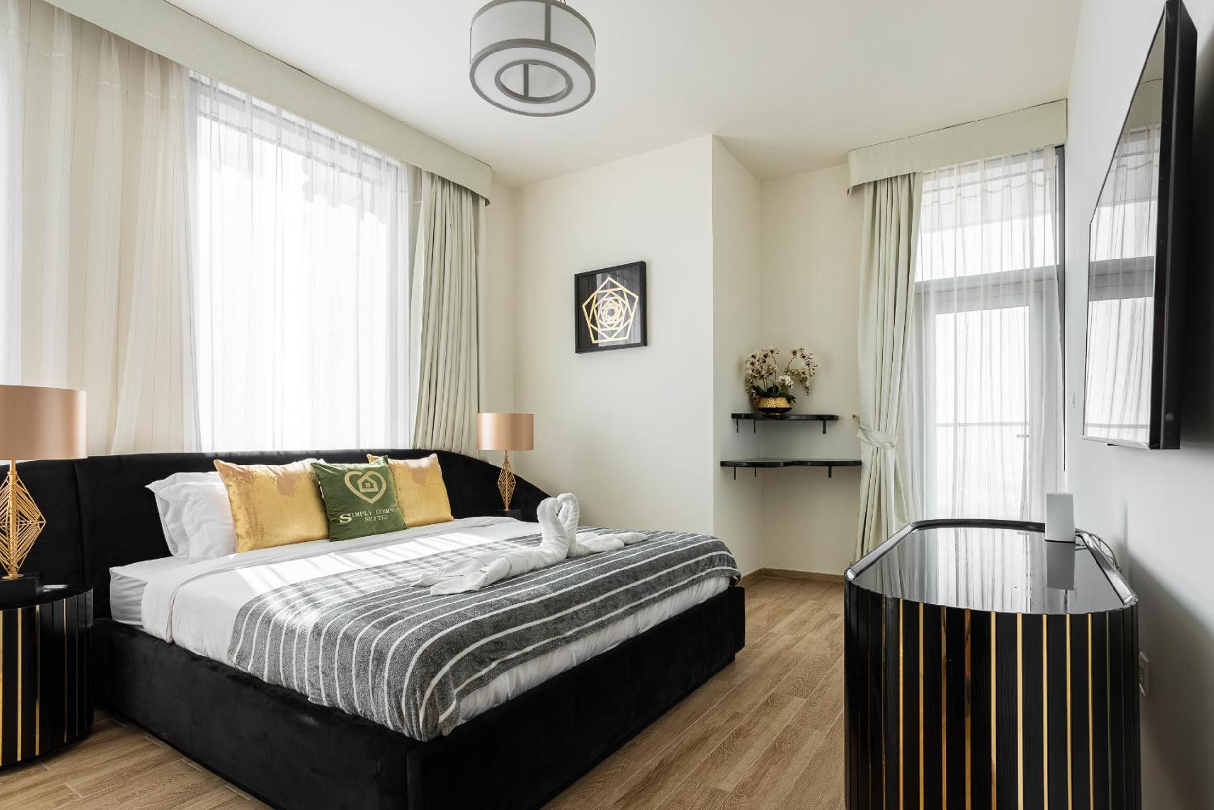 Premium Two-Bedroom Apartment with Kitchen and Balcony photo 2