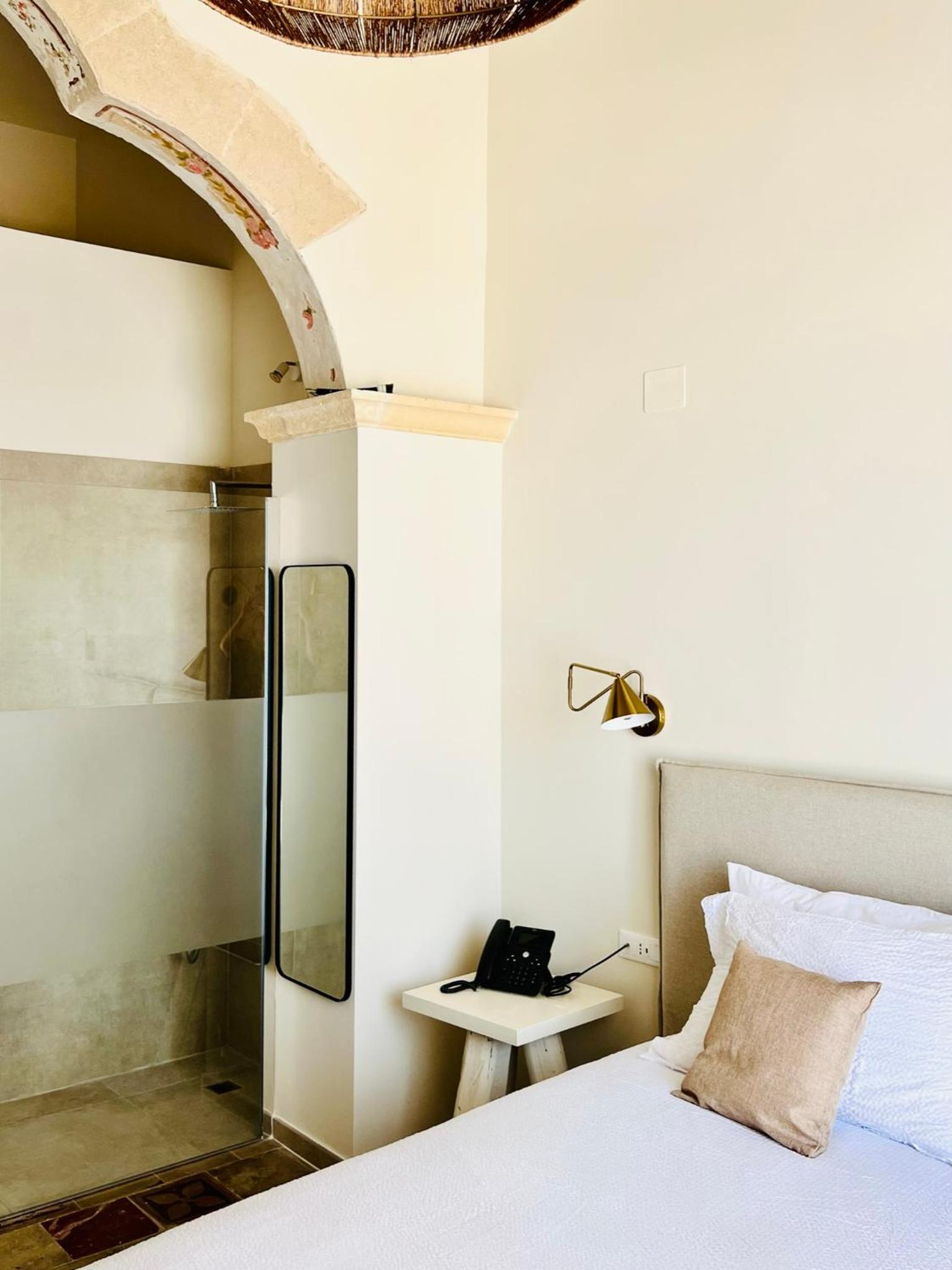 Deluxe Double Room with Balcony and Sea View - Photo 22