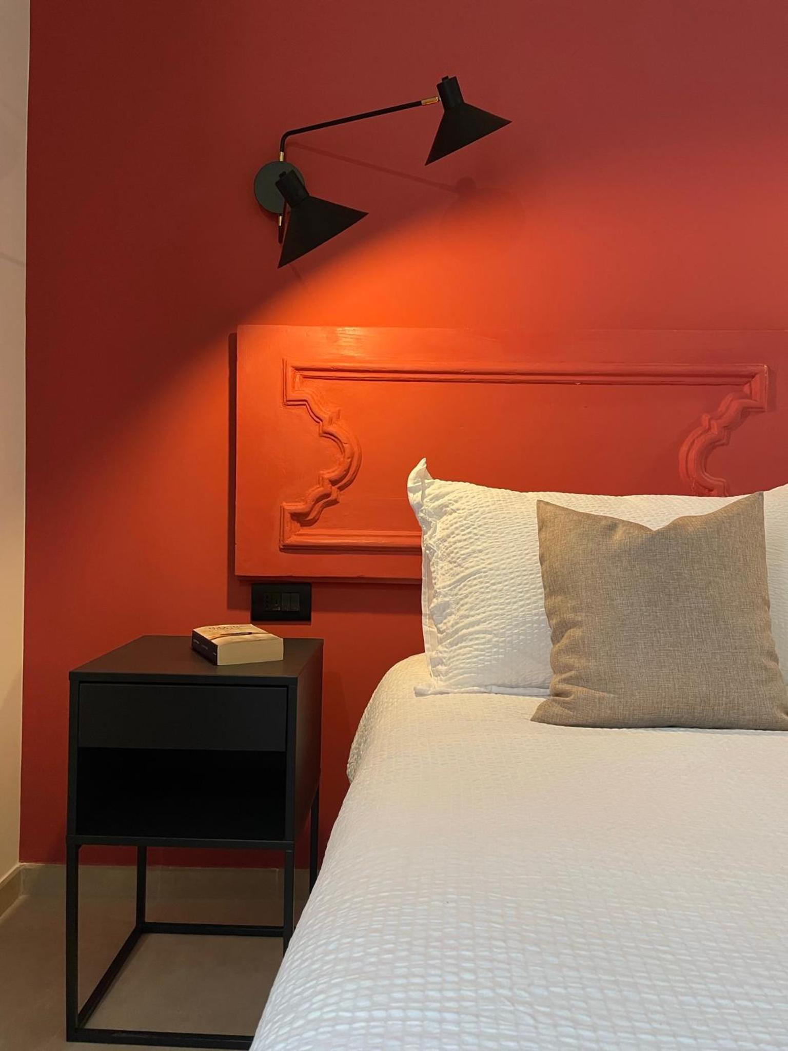 Deluxe Double Room with Balcony and Sea View - Photo 17