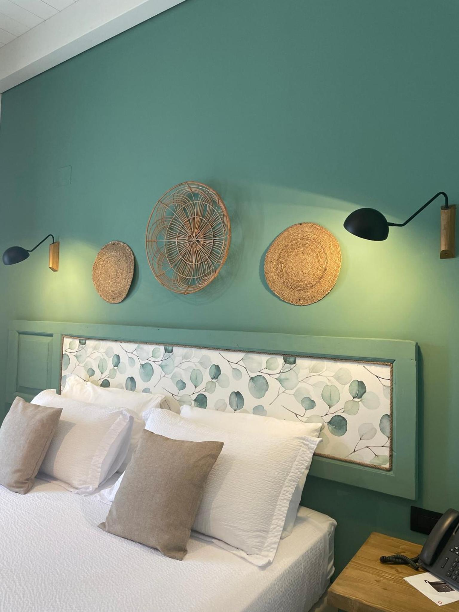 Deluxe Double Room with Balcony and Sea View - Photo 9