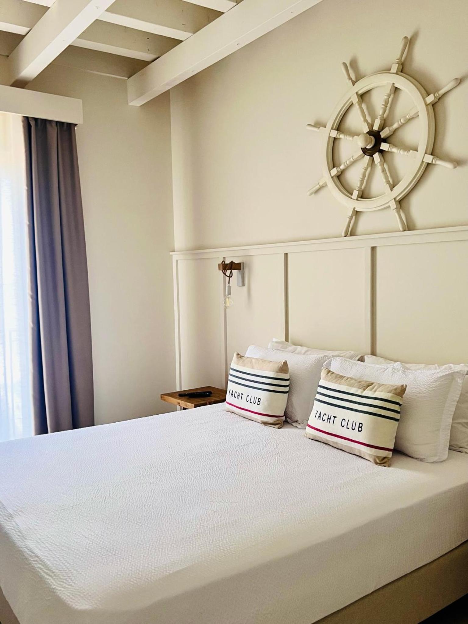 Deluxe Double Room with Balcony and Sea View - Photo 7
