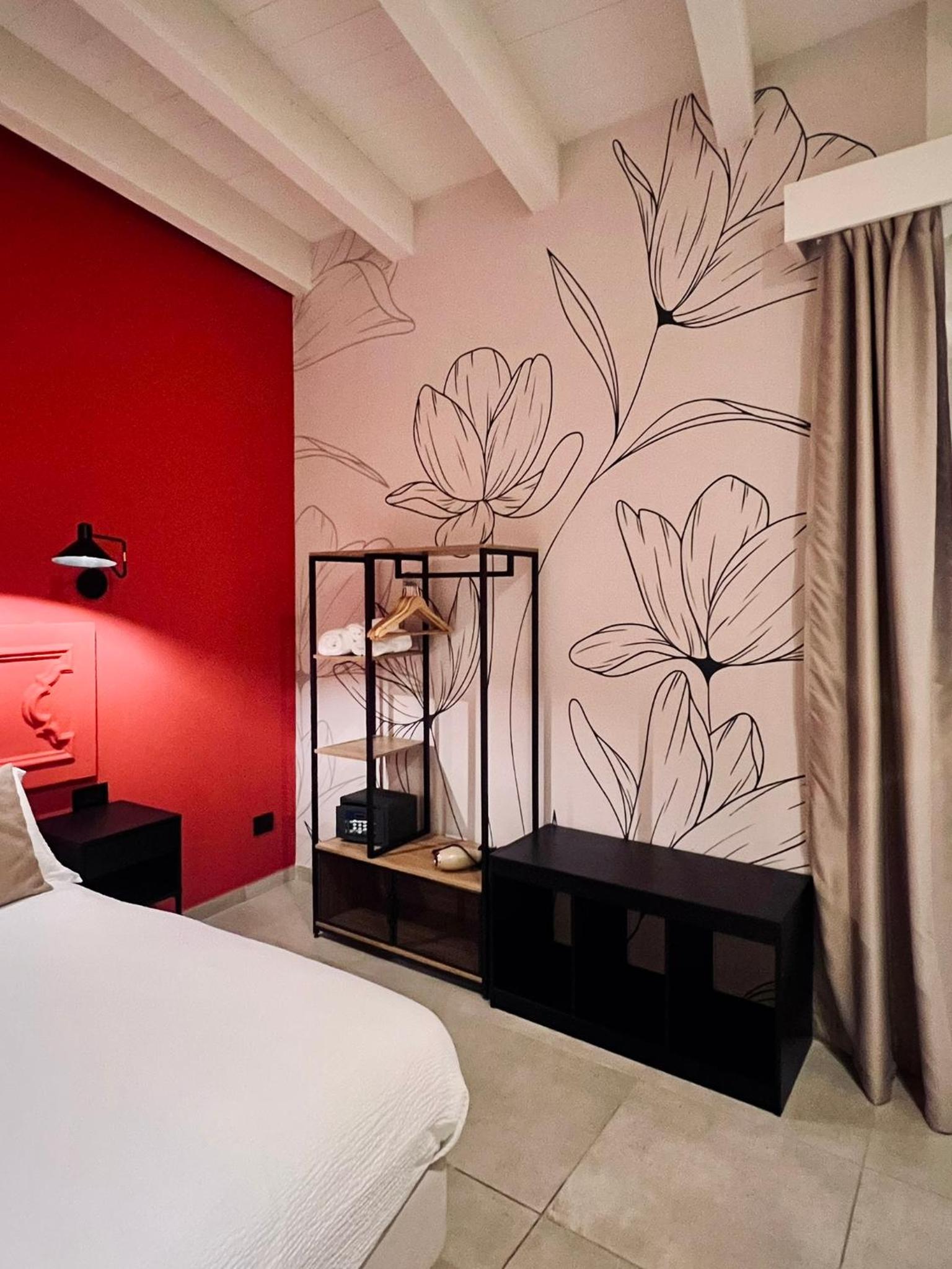 Deluxe Double Room with Balcony and Sea View - Photo 14