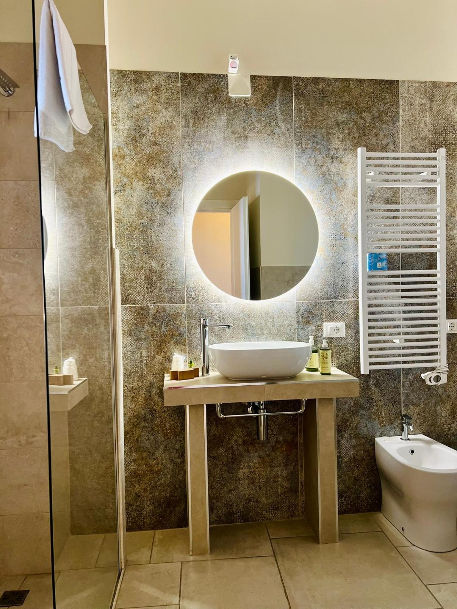 Deluxe Double Room with Balcony and Sea View - Photo 21