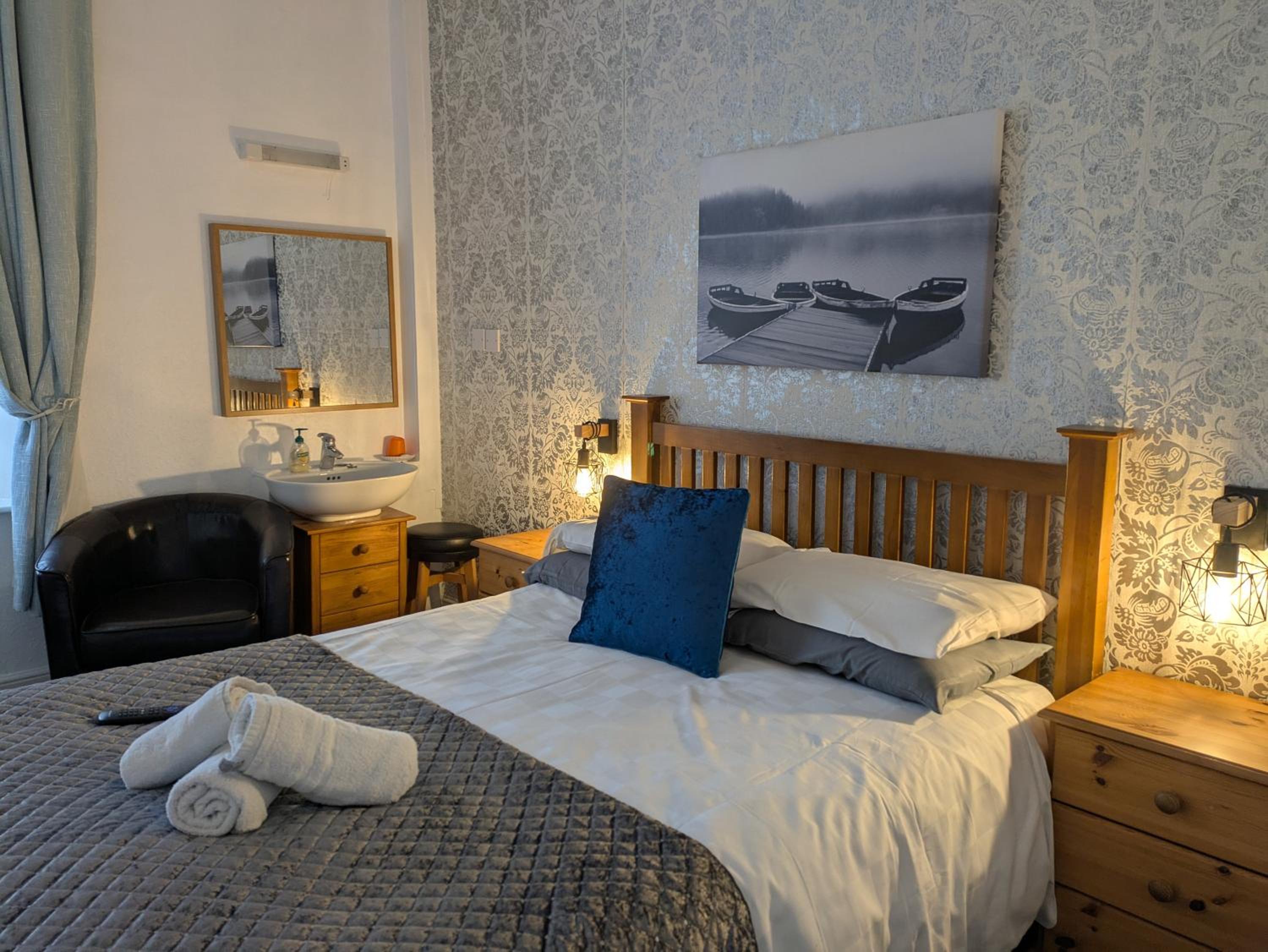 Standard Double Room with Shared Bathroom and Toilet photo 2