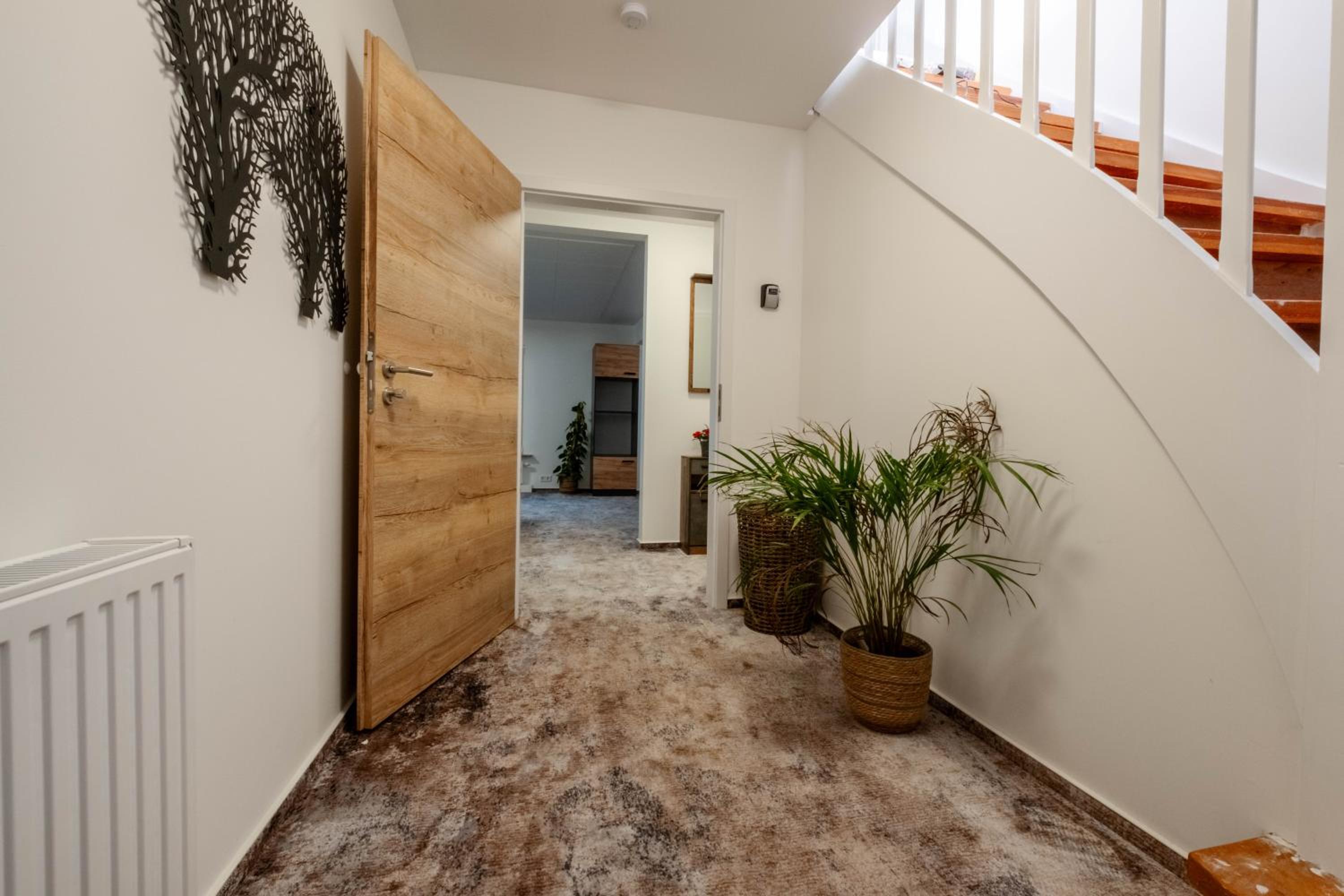 Three-Bedroom Apartment - Annex photo 1