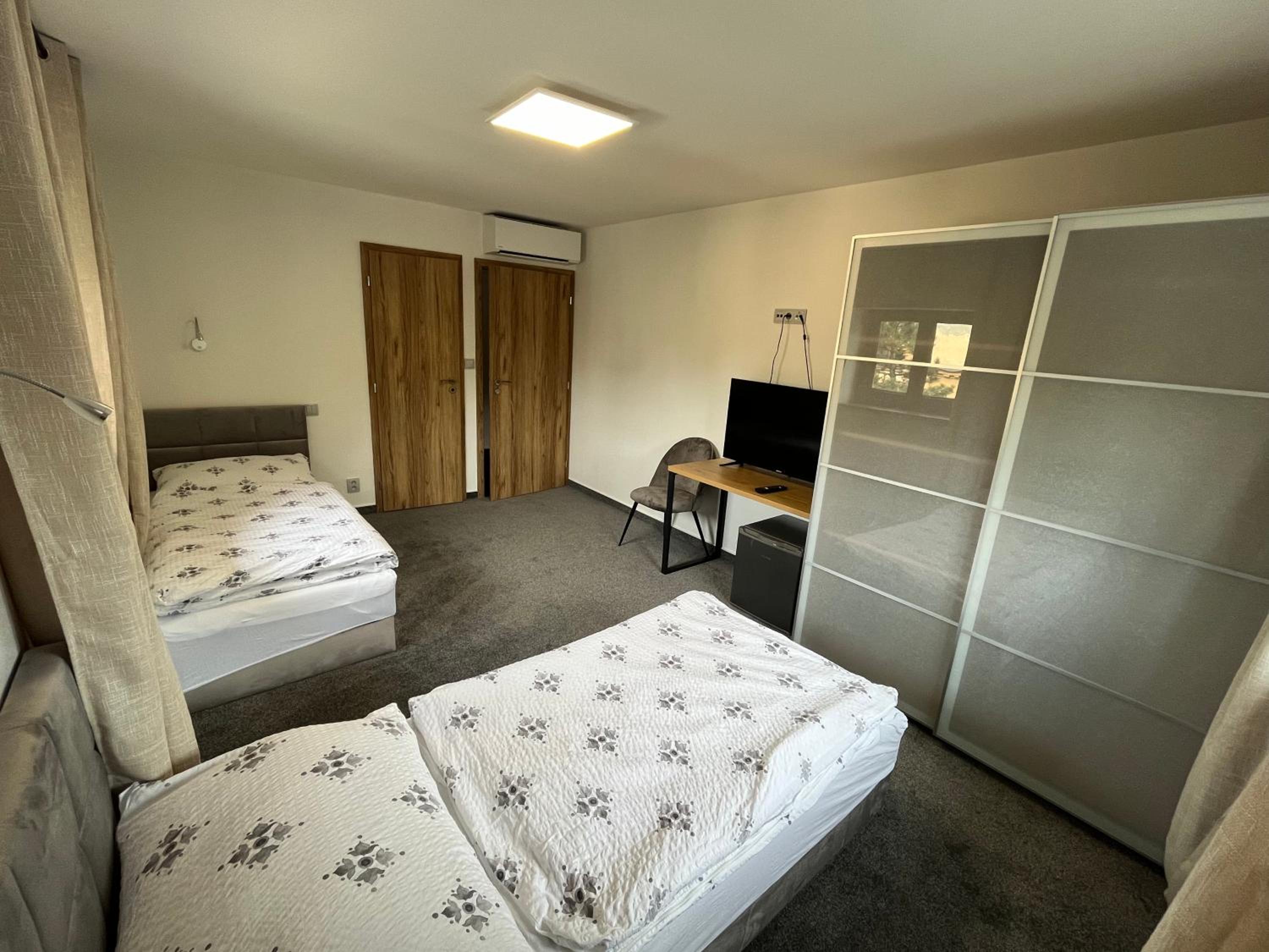 Deluxe Twin Room photo 2