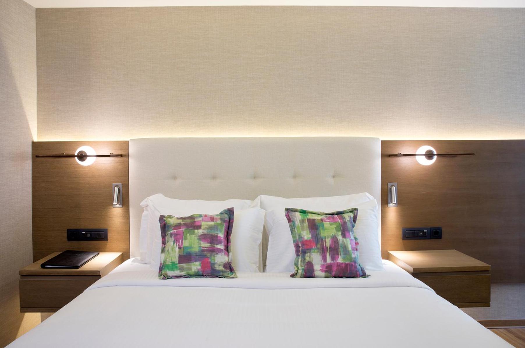 Superior Twin Room with City View - Non-Smoking