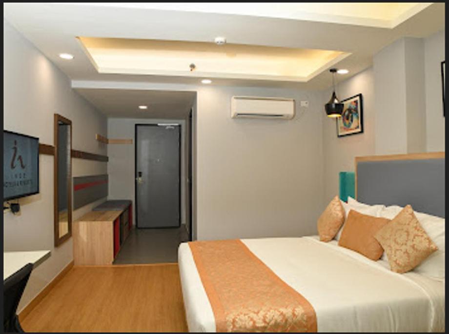 King Room with Balcony photo 1