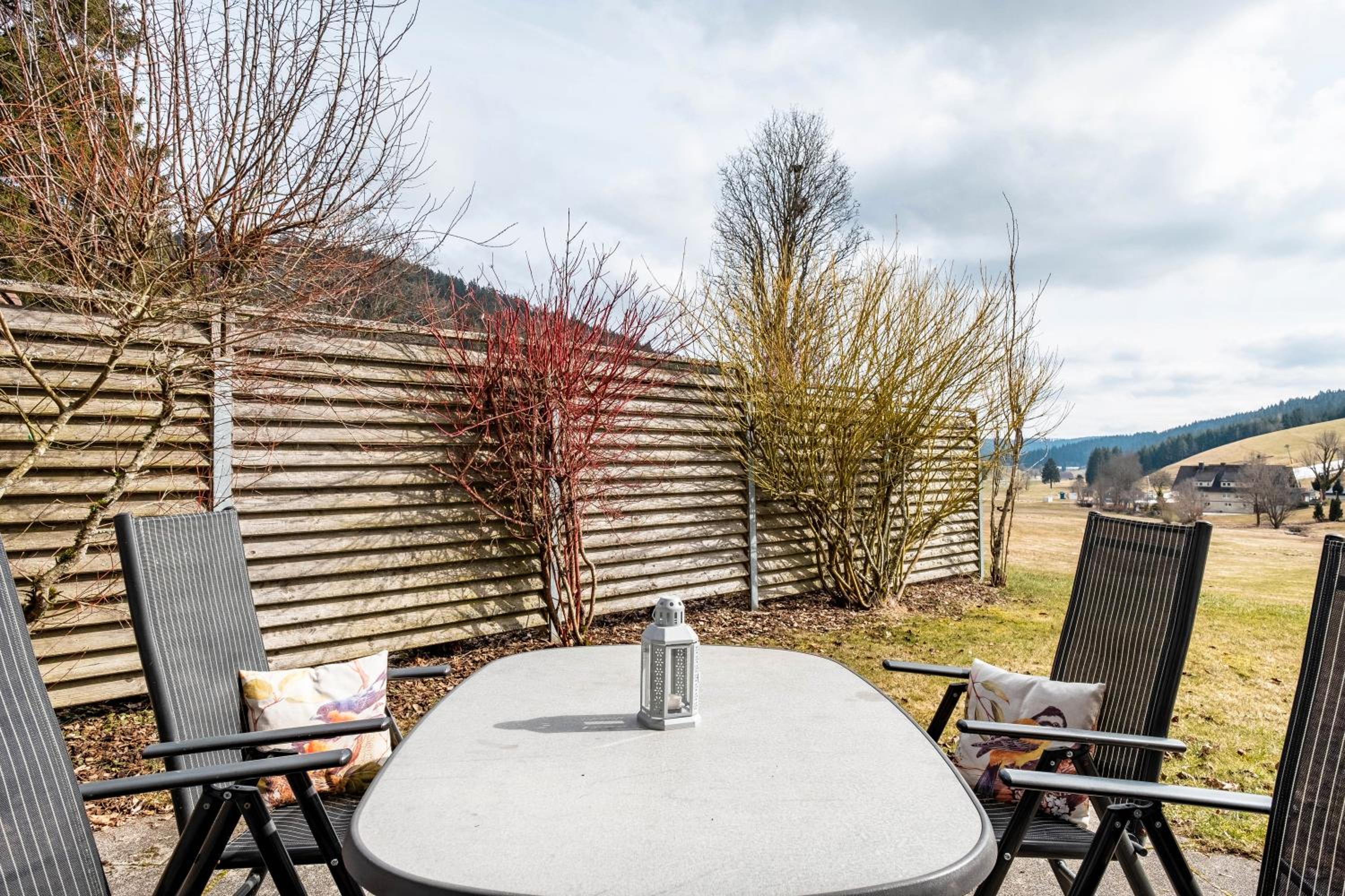 Two-Bedroom Deluxe Apartment with Garden View photo 2