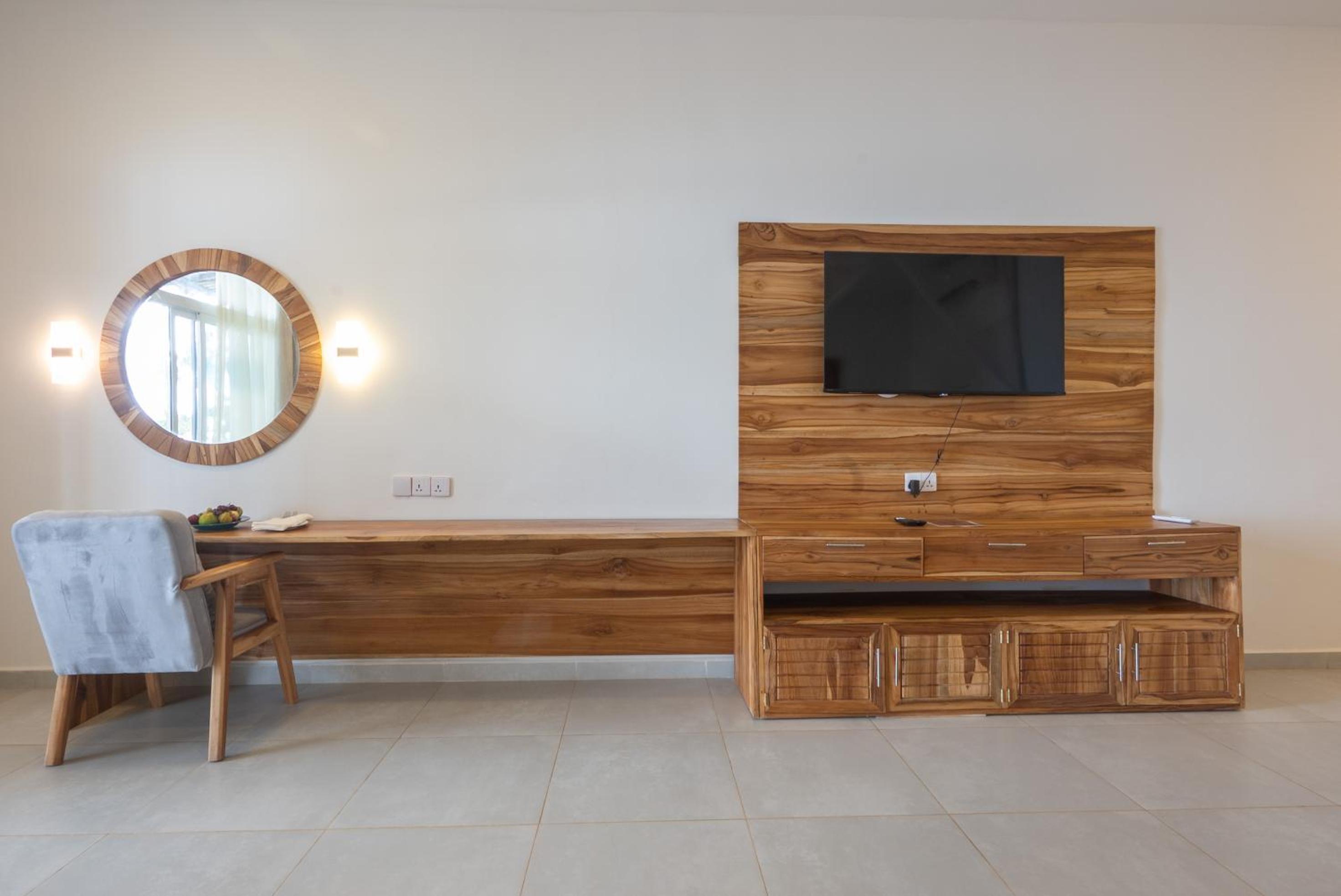 Family Room photo 2
