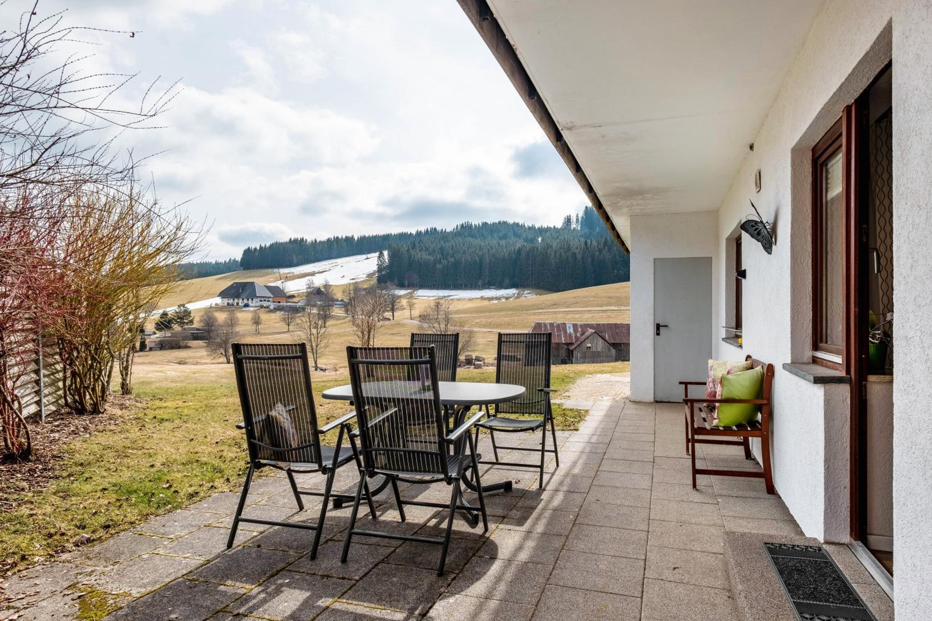Two-Bedroom Deluxe Apartment with Garden View photo 1