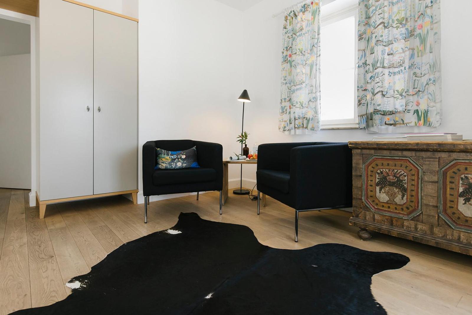 Suite - Photo 1