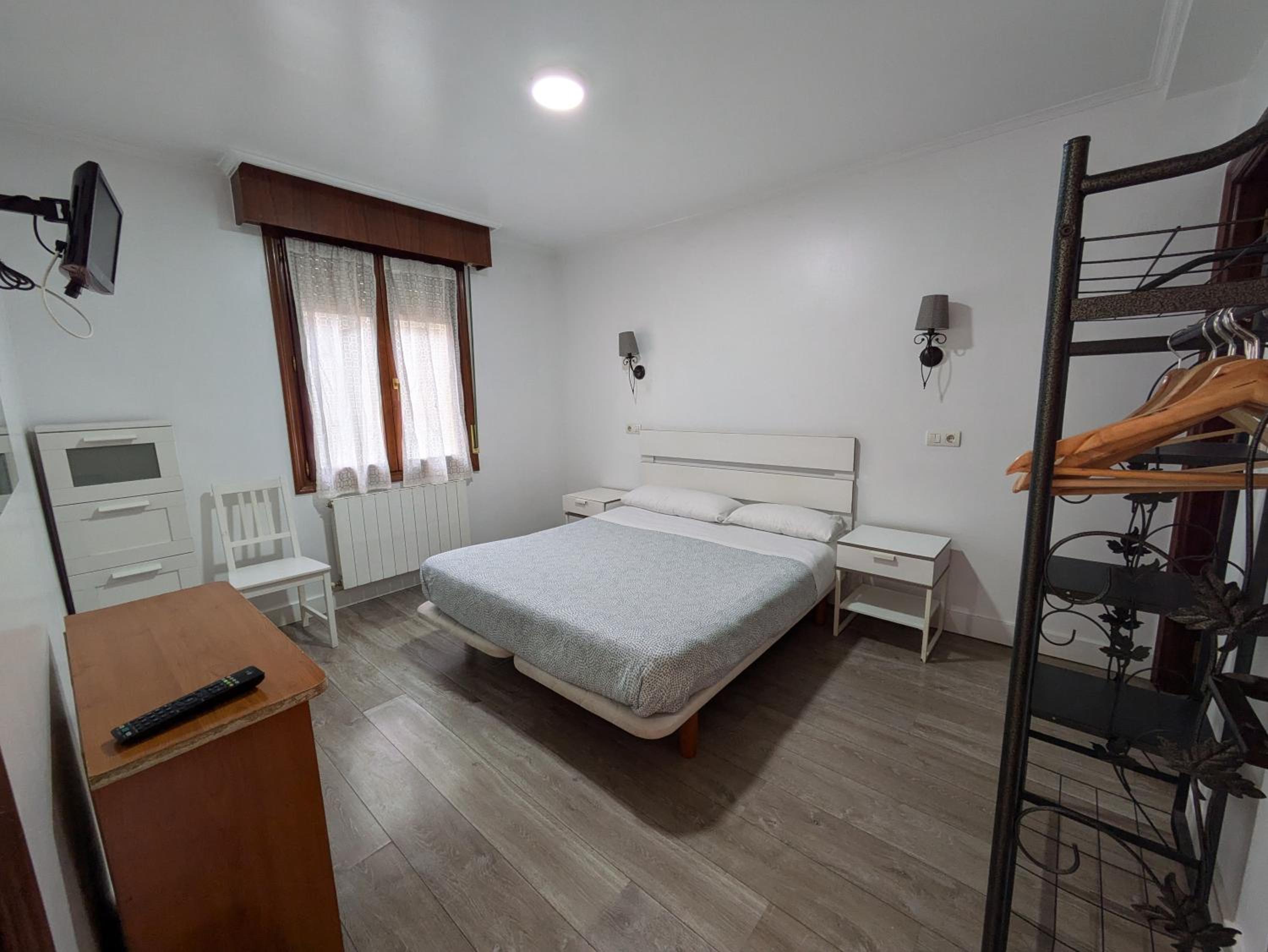 Double Room - Photo 3