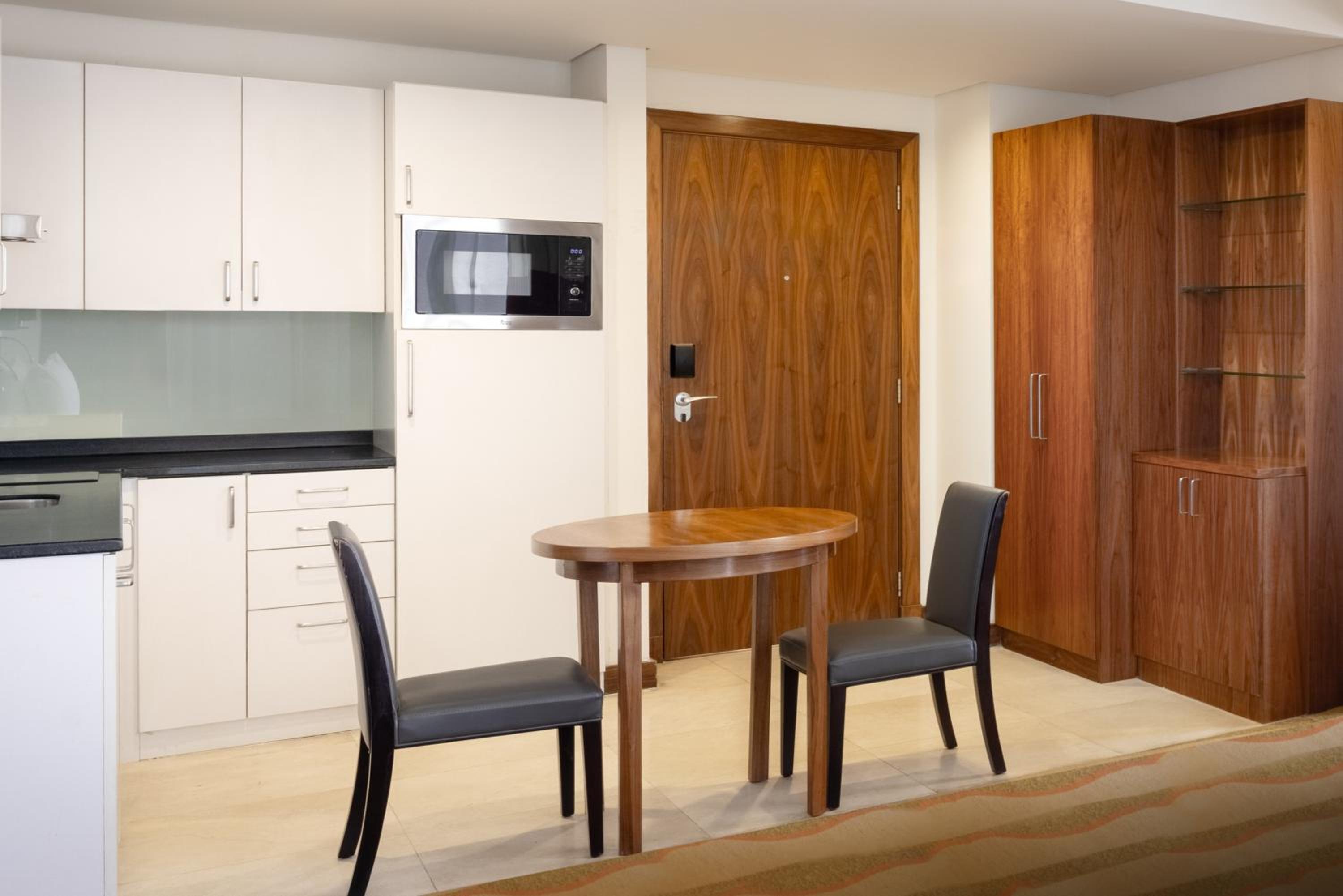 Accessible King Studio - Photo 2