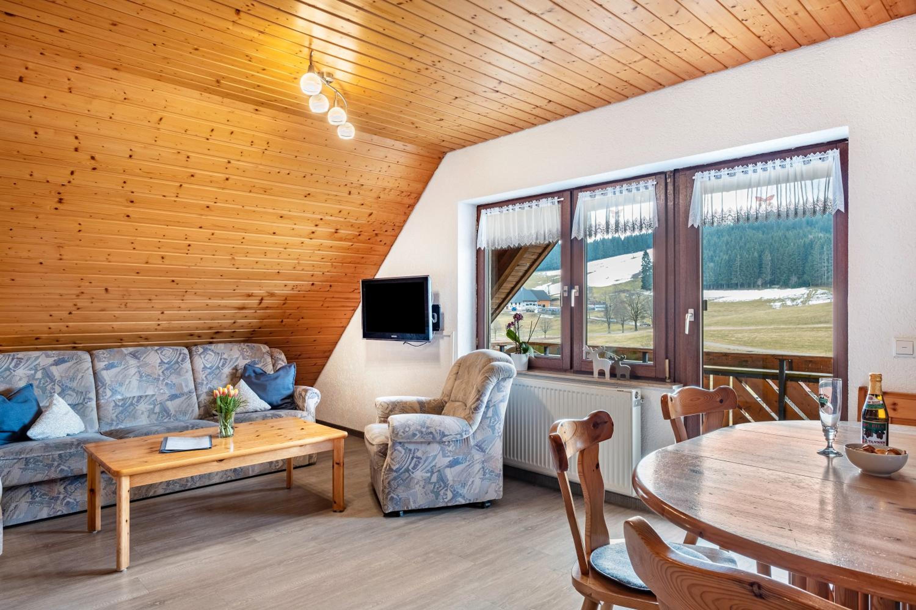 Two-Bedroom Deluxe Apartment with Garden View photo 1