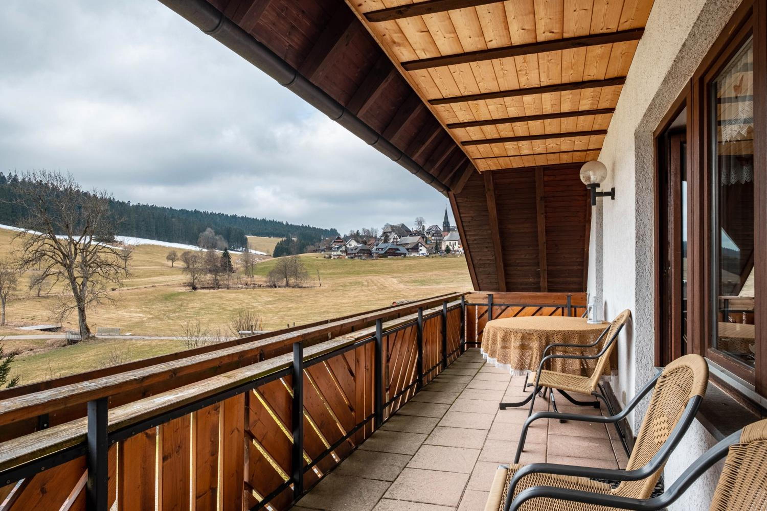 Two-Bedroom Deluxe Apartment with Garden View photo 2