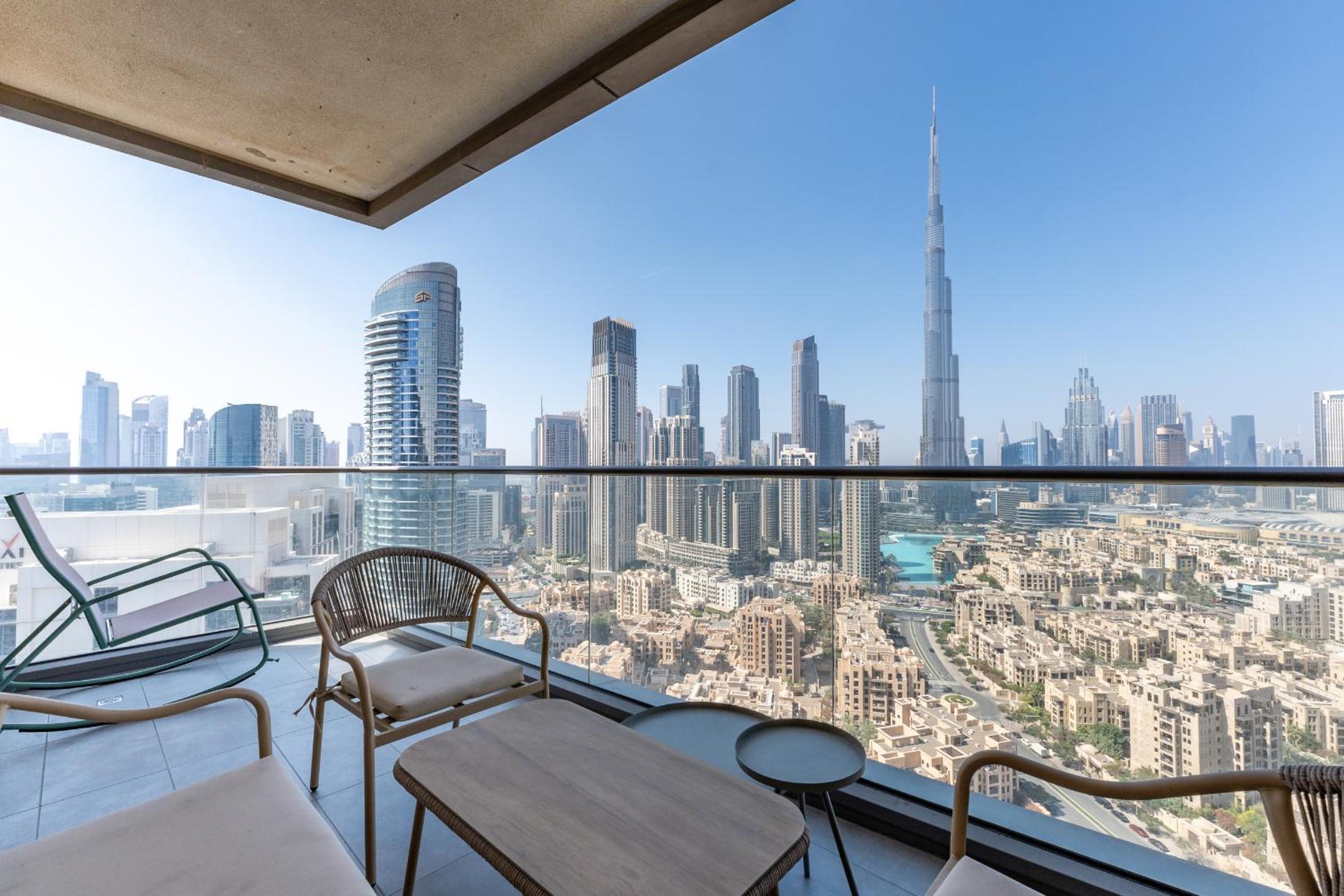 Three-Bedroom Apartment with Balcony photo 2