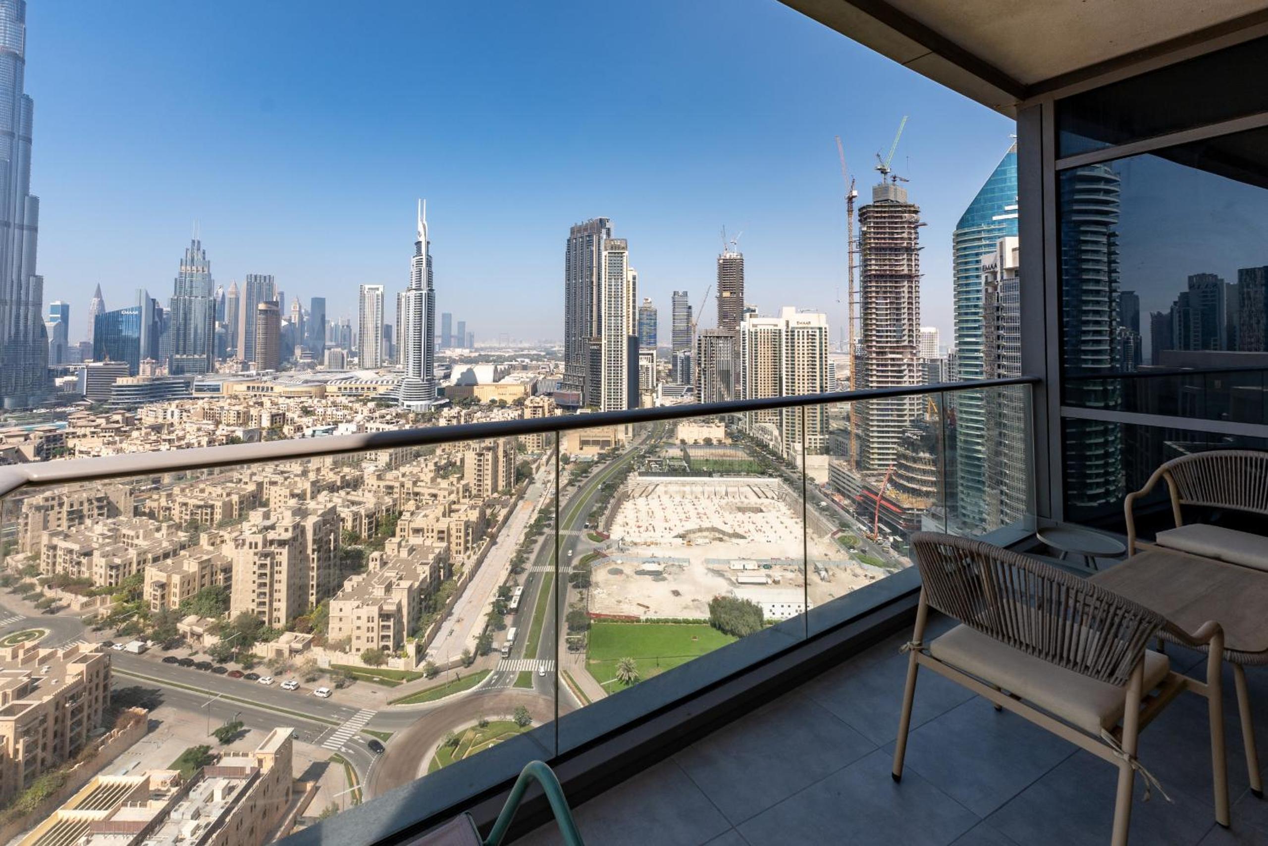 Three-Bedroom Apartment with Balcony photo 3