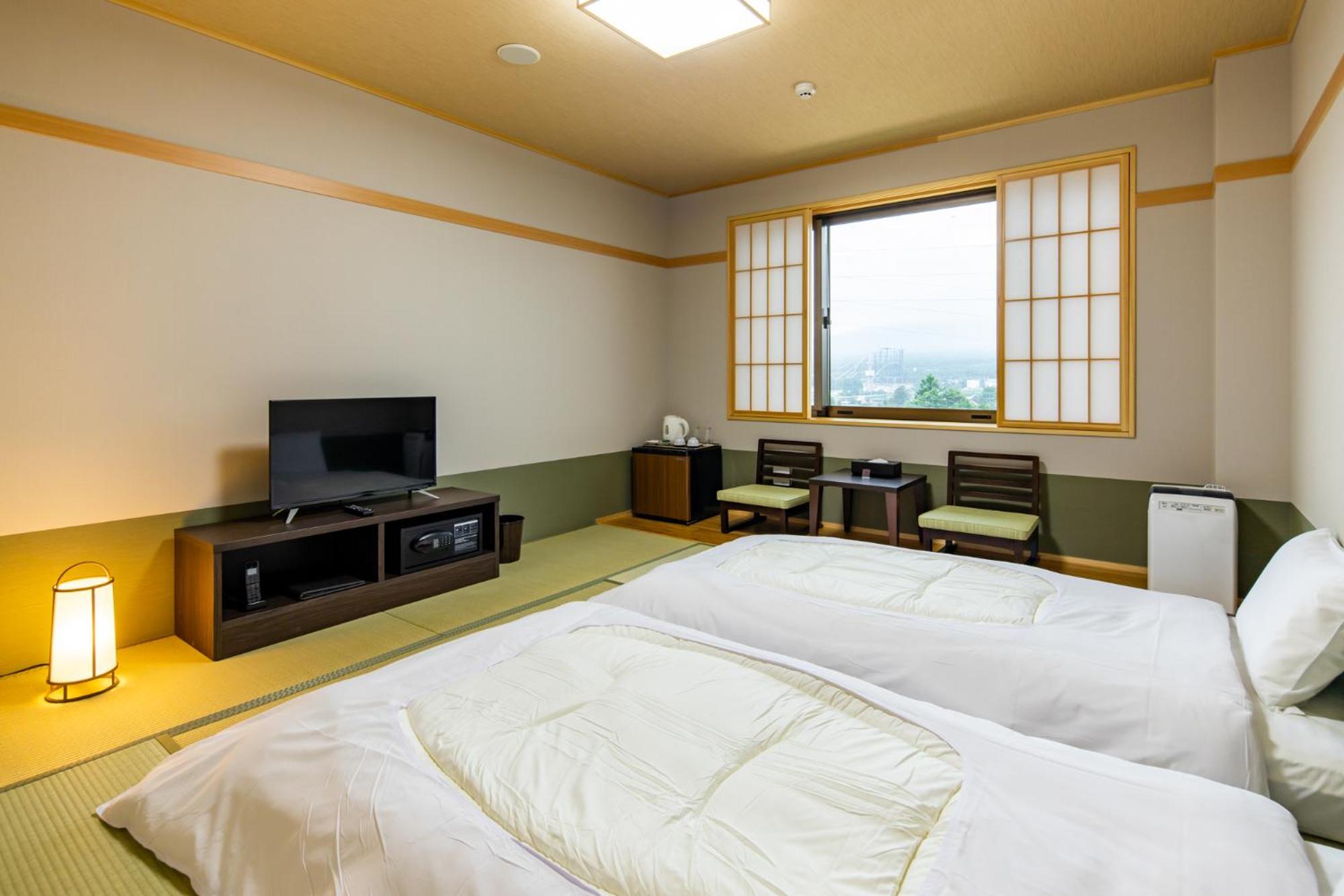 Japanese-Style Room with Parking Side