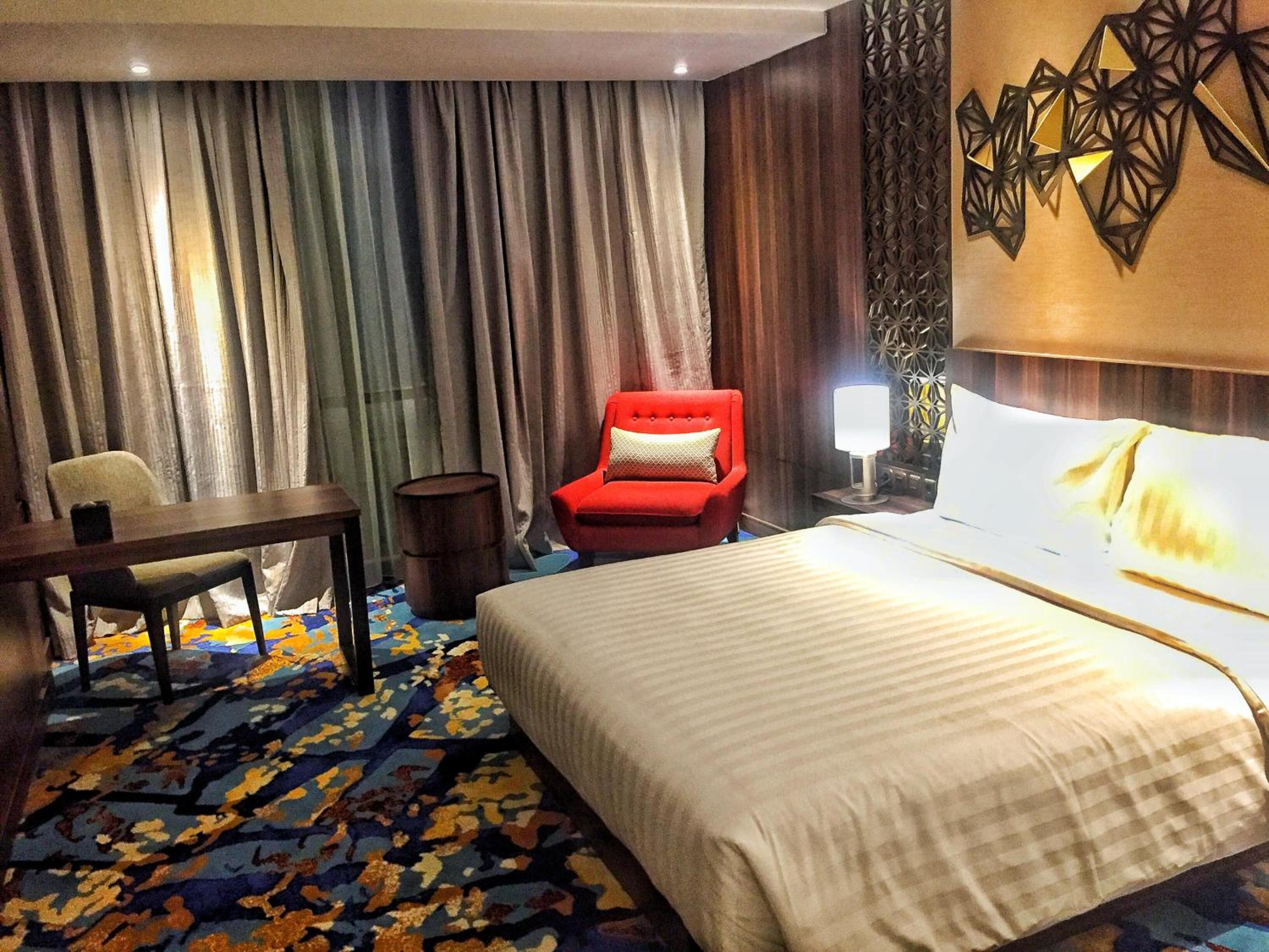 Deluxe Queen Room