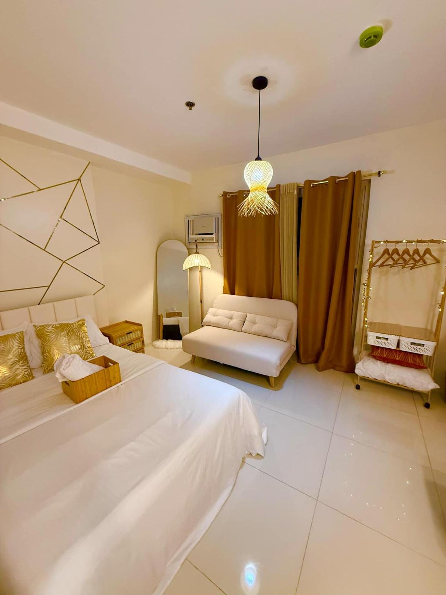 Studio Apartment with One Double Bed