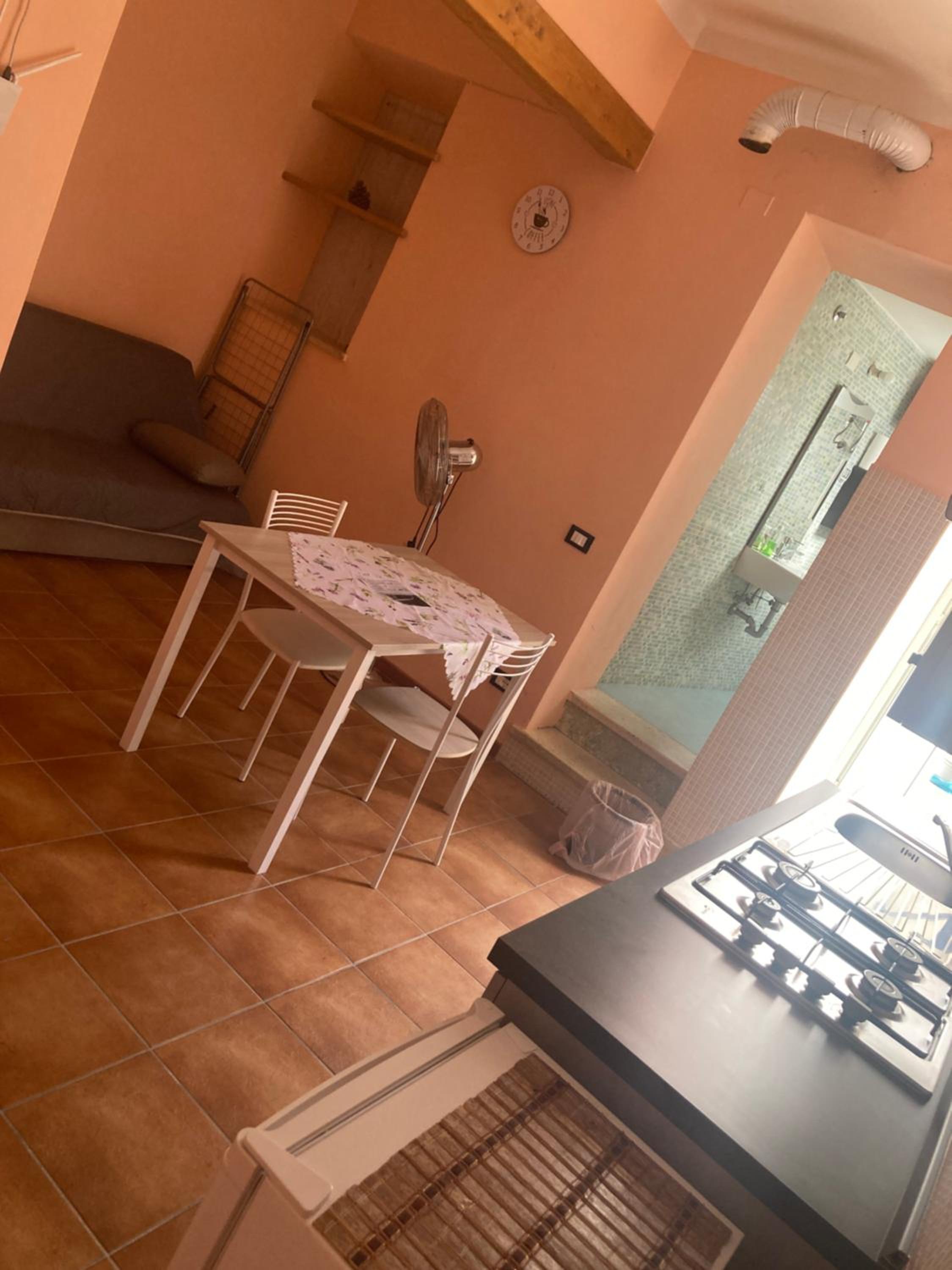 Double Room with Private Bathroom - Photo 2