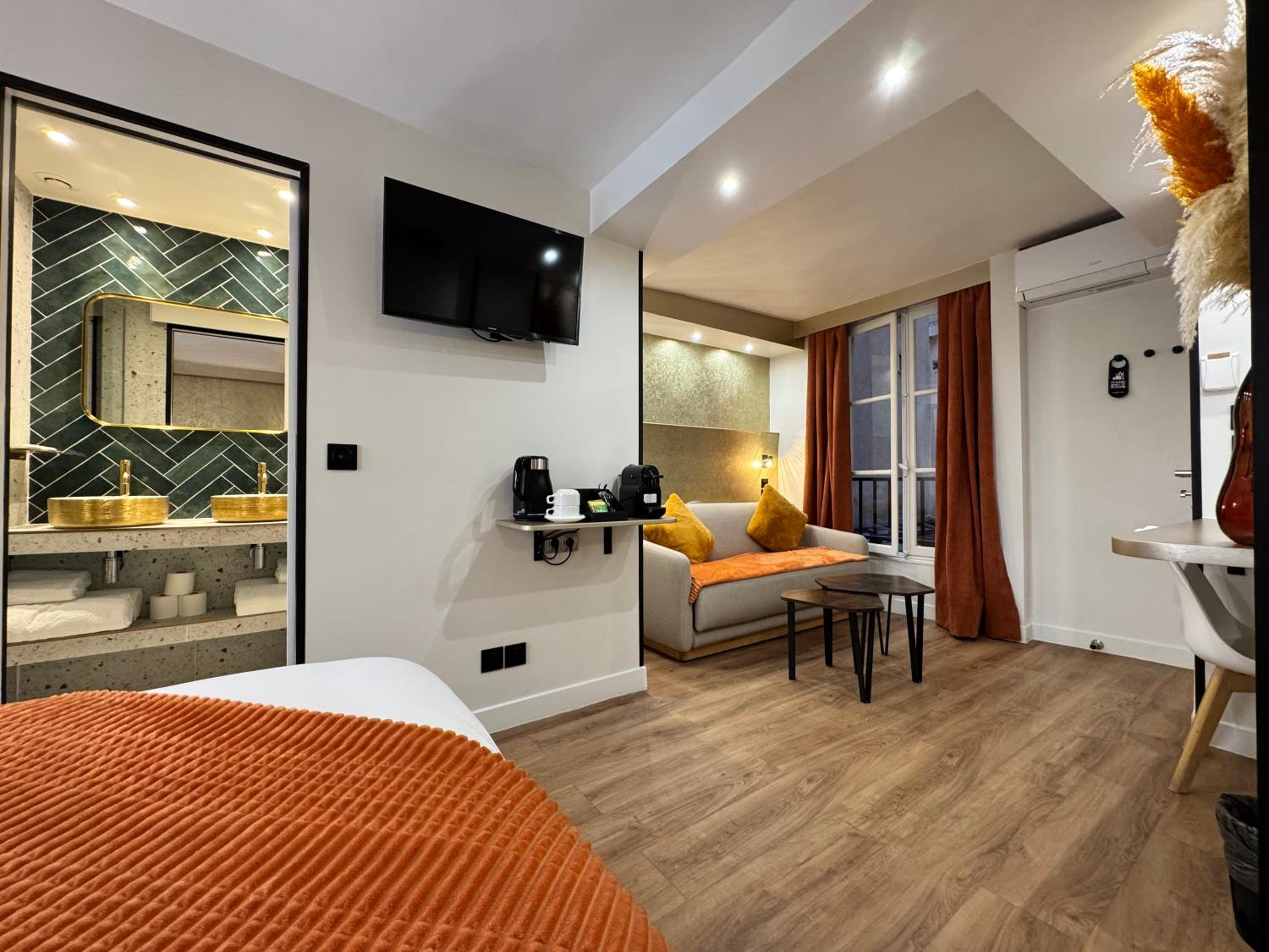 Room Gold Premium photo 2