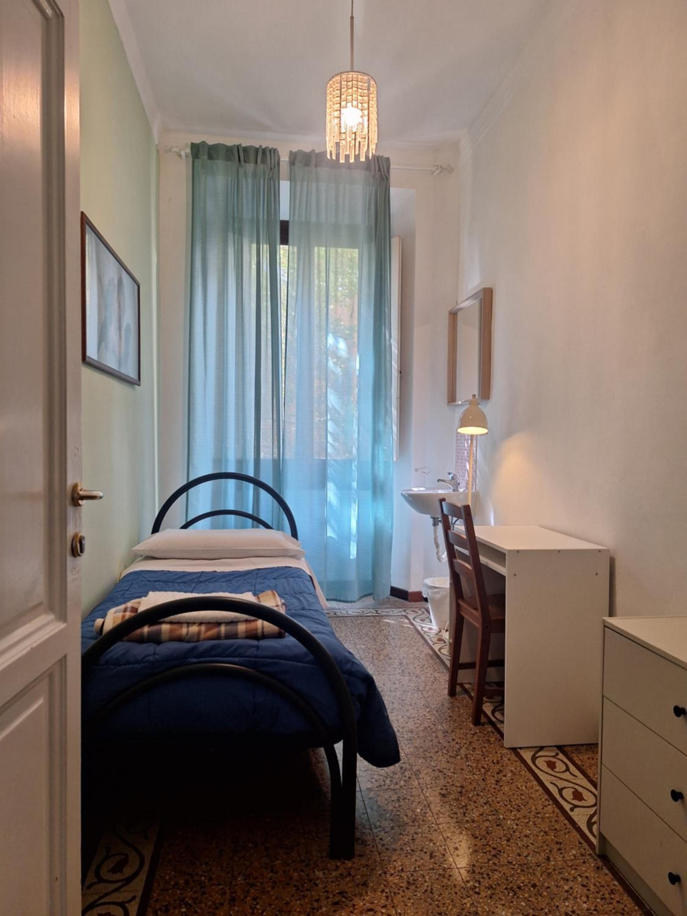 Single Room with Private External Bathroom photo 2