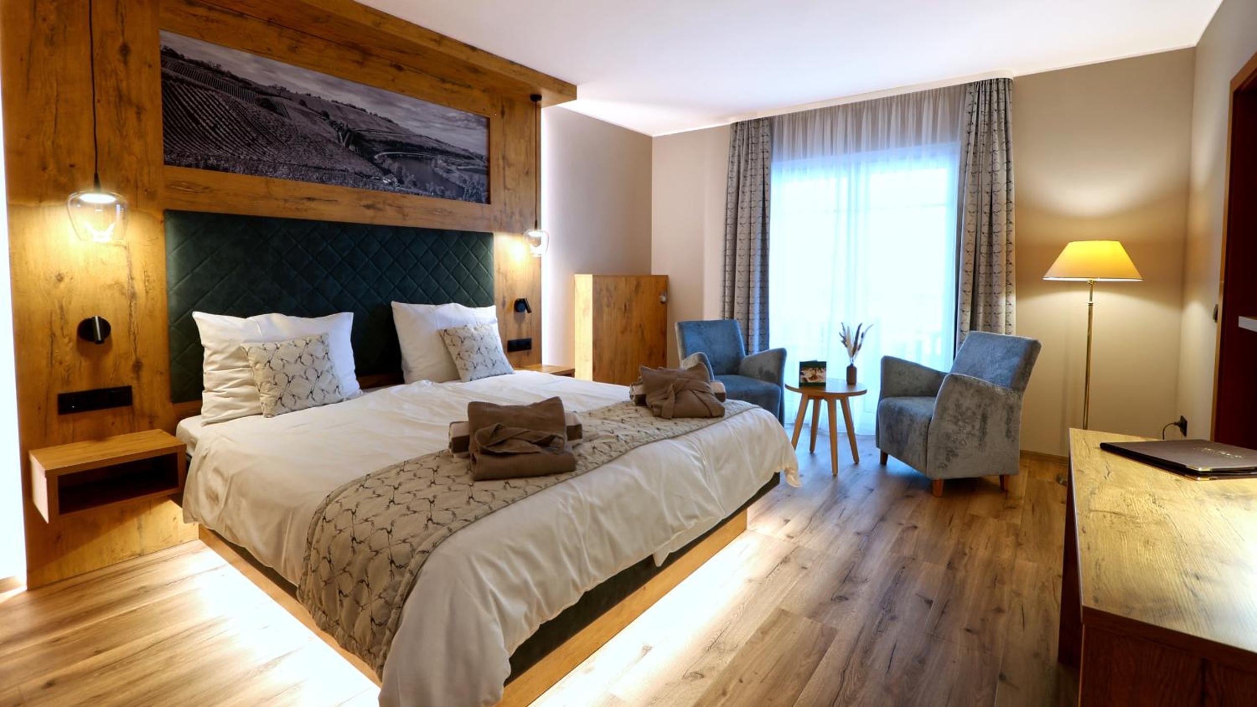 Deluxe Double Room with Balcony photo 2